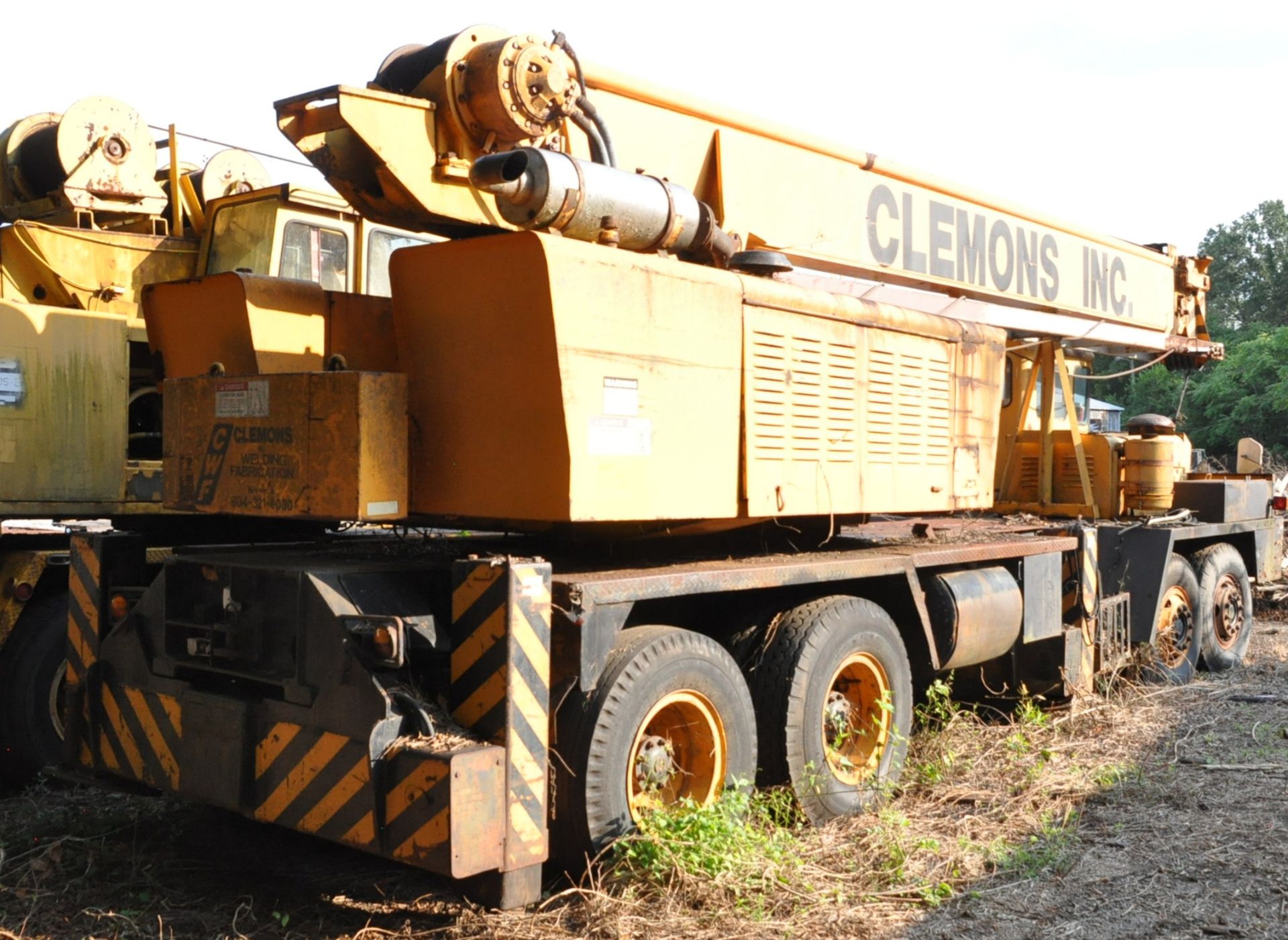 Grove/Crane Carrier Co. 25-Ton Capacity Mobile Crane Truck, VIN N/a, 671 Detroit Diesel Forward - Image 3 of 7