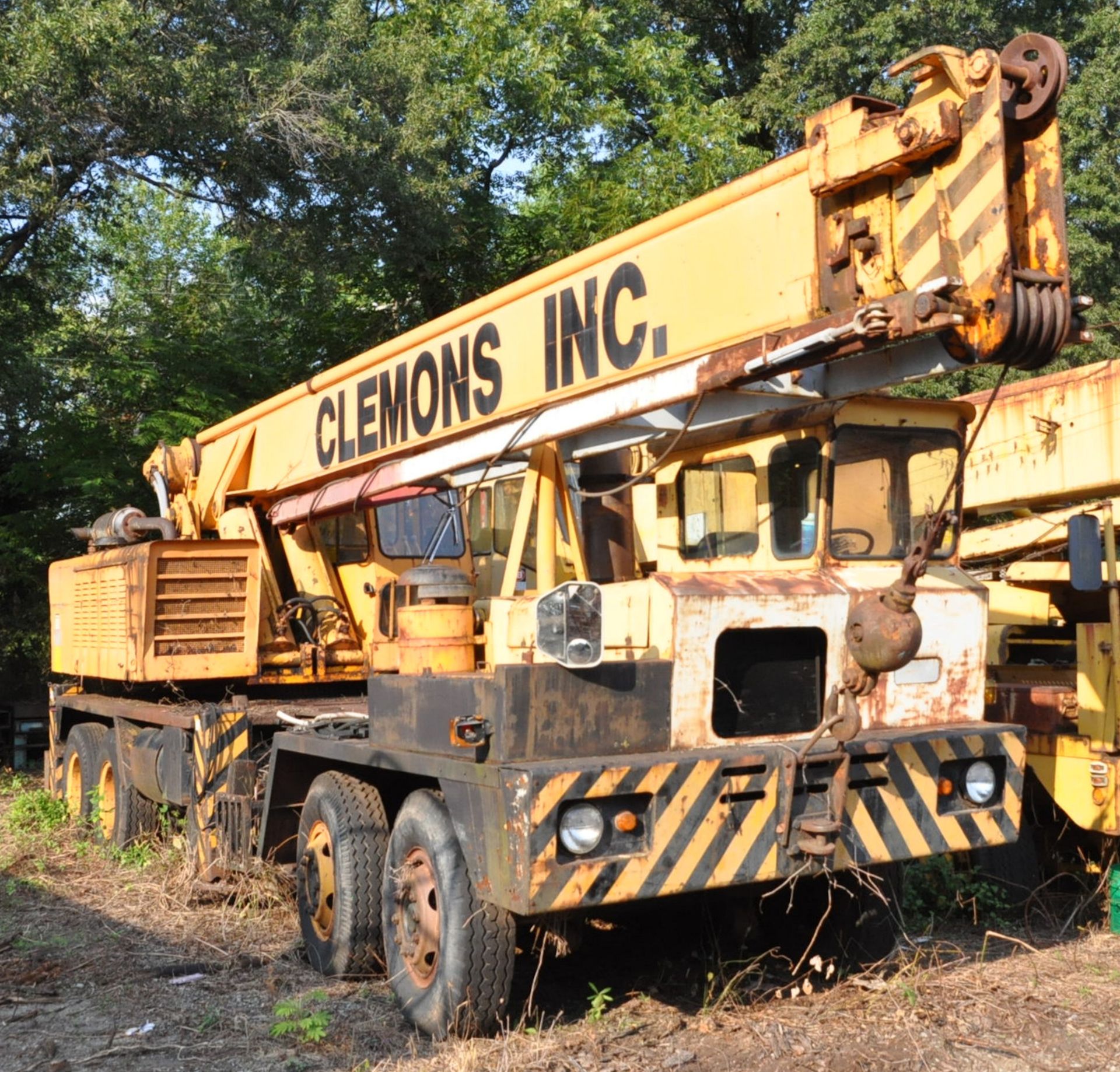 Grove/Crane Carrier Co. 25-Ton Capacity Mobile Crane Truck, VIN N/a, 671 Detroit Diesel Forward - Image 2 of 7