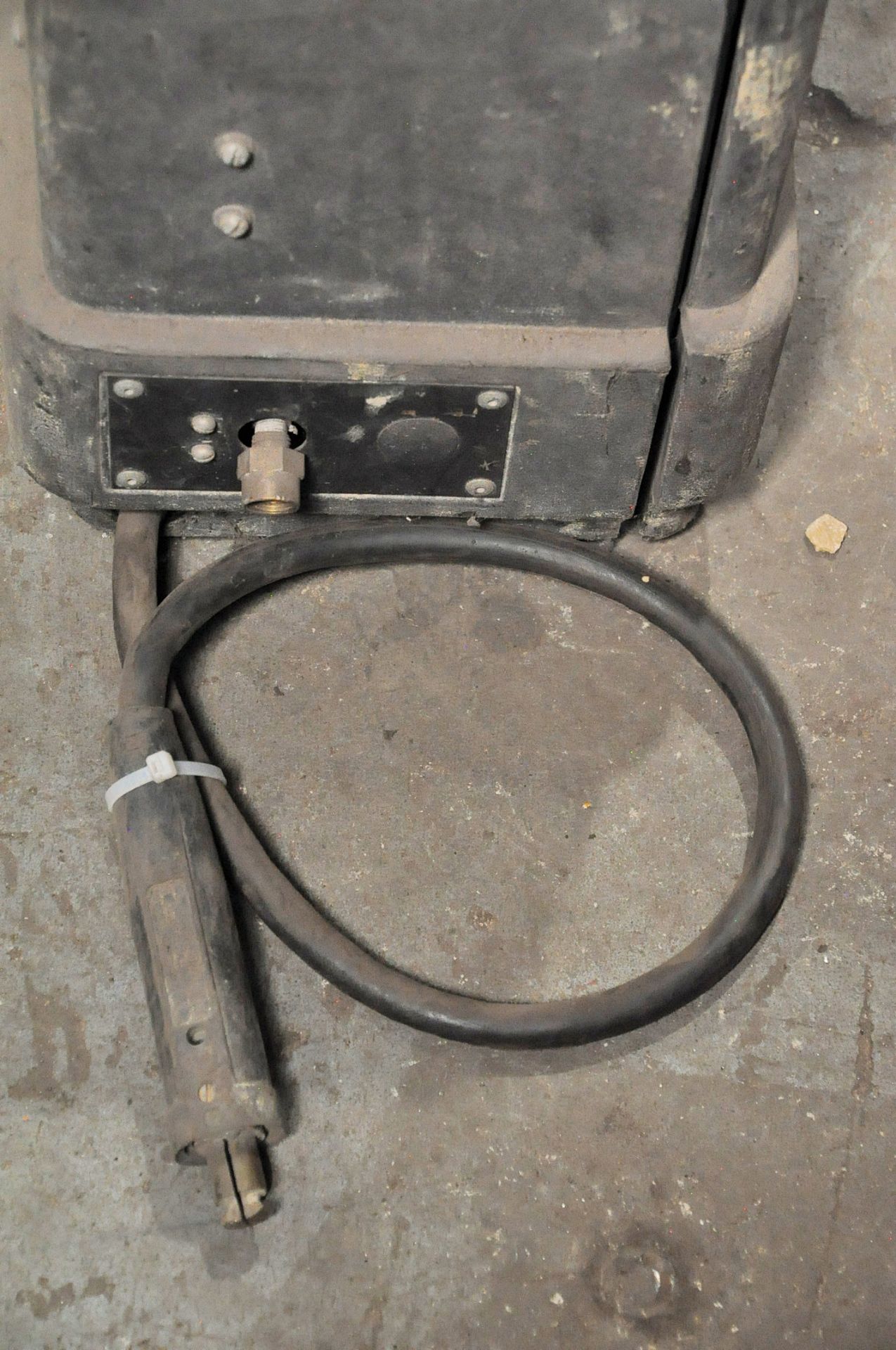 Hobart Hefty CC/CV Mig Welder, S/n N/a, with Leads - Image 4 of 4