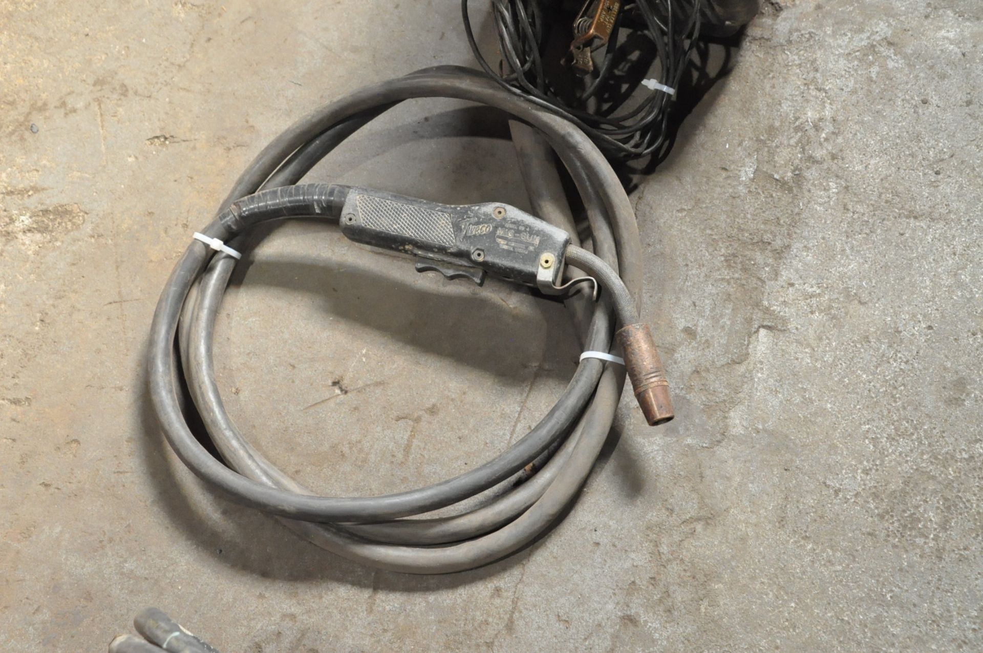 Hobart Hefty CC/CV Mig Welder, S/n N/a, with Leads - Image 2 of 4