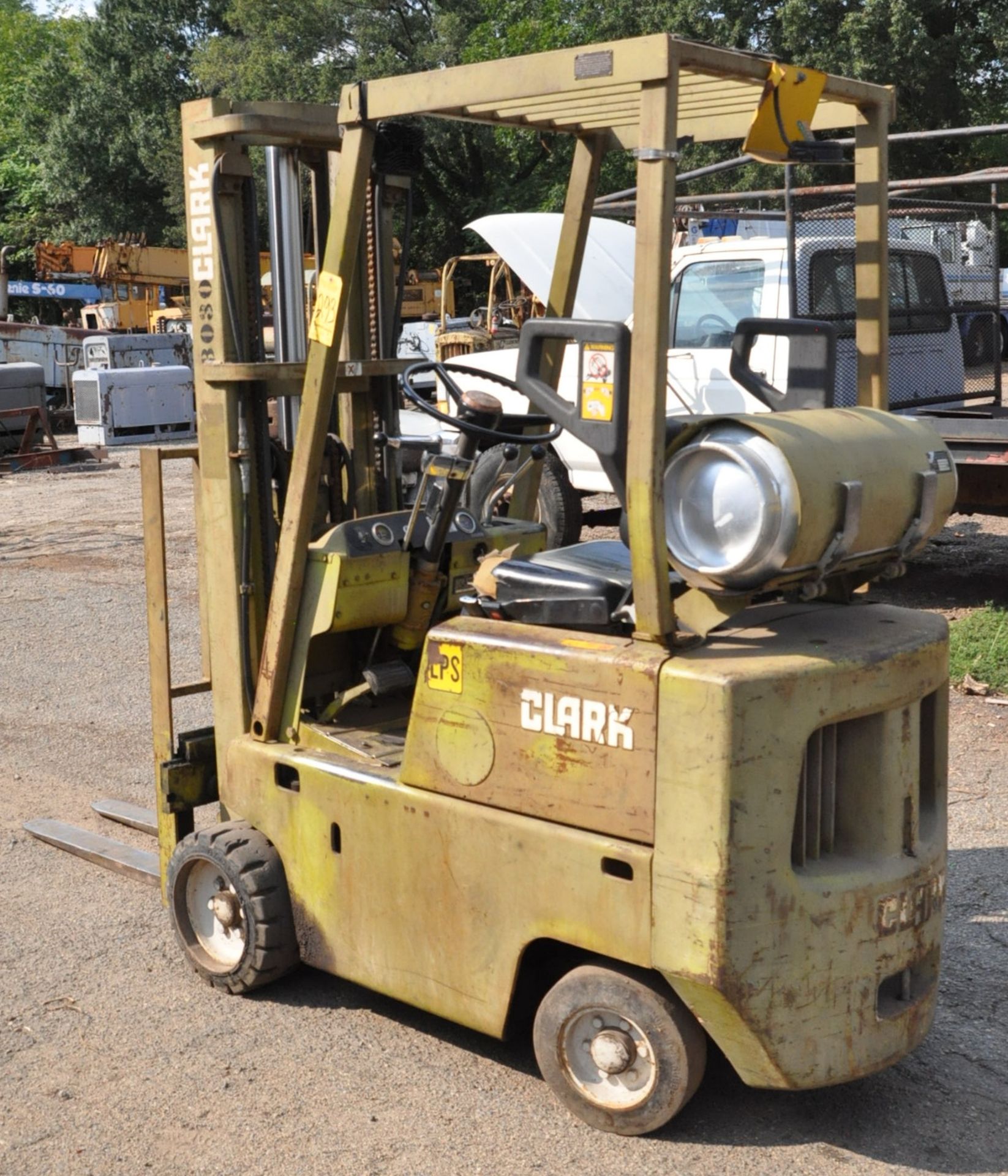 Clark Model 0500-30, 2,325 Lbs. x 188" Lift Capacity LP Gas Fork Lift Truck, S/n 235-209-5150, 3- - Image 4 of 6