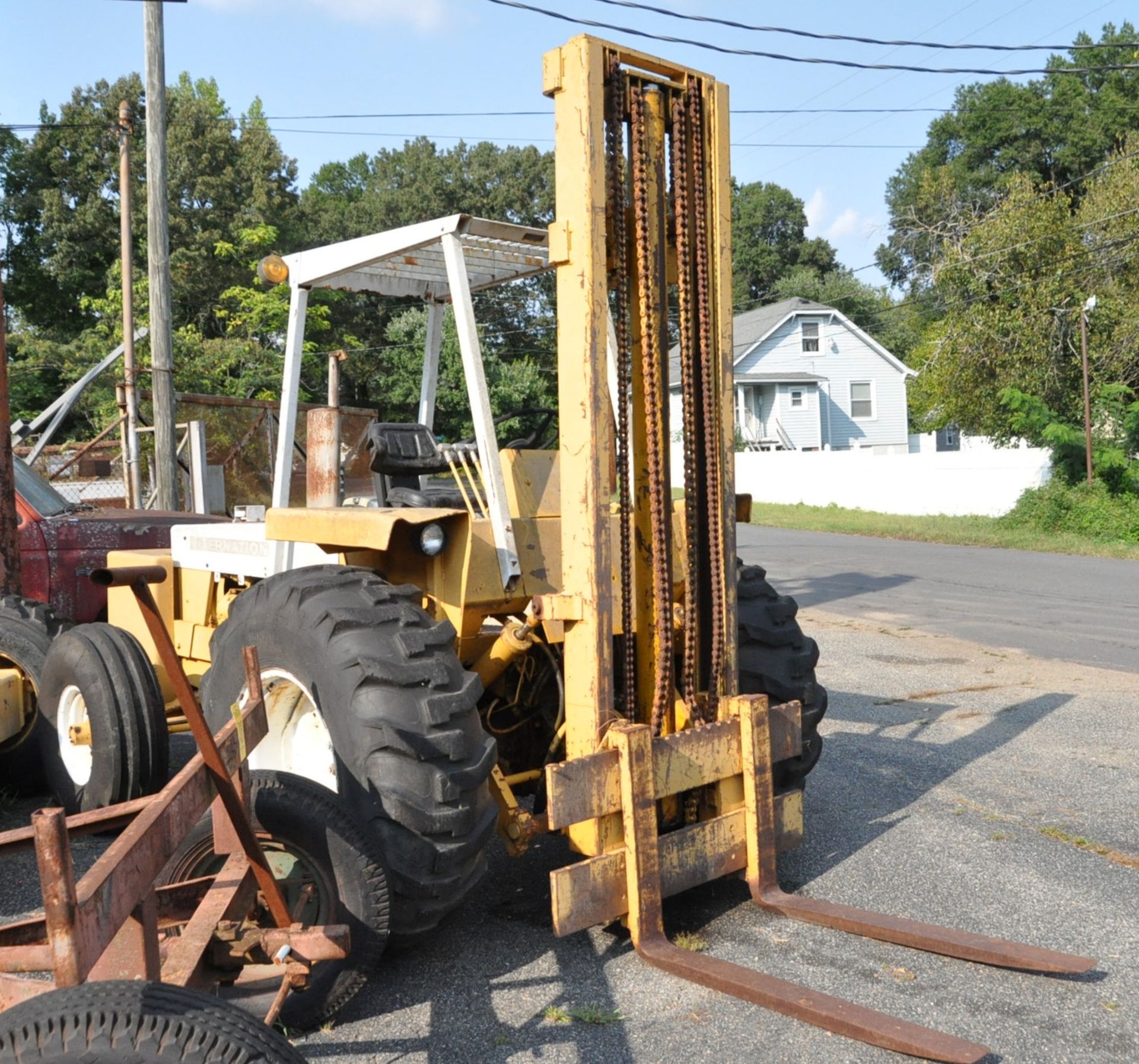 International Rough Terrain Fork Lift Truck, Approximately 96" Lift, Side Shift, 2-Stage Mast, 48" - Image 2 of 5