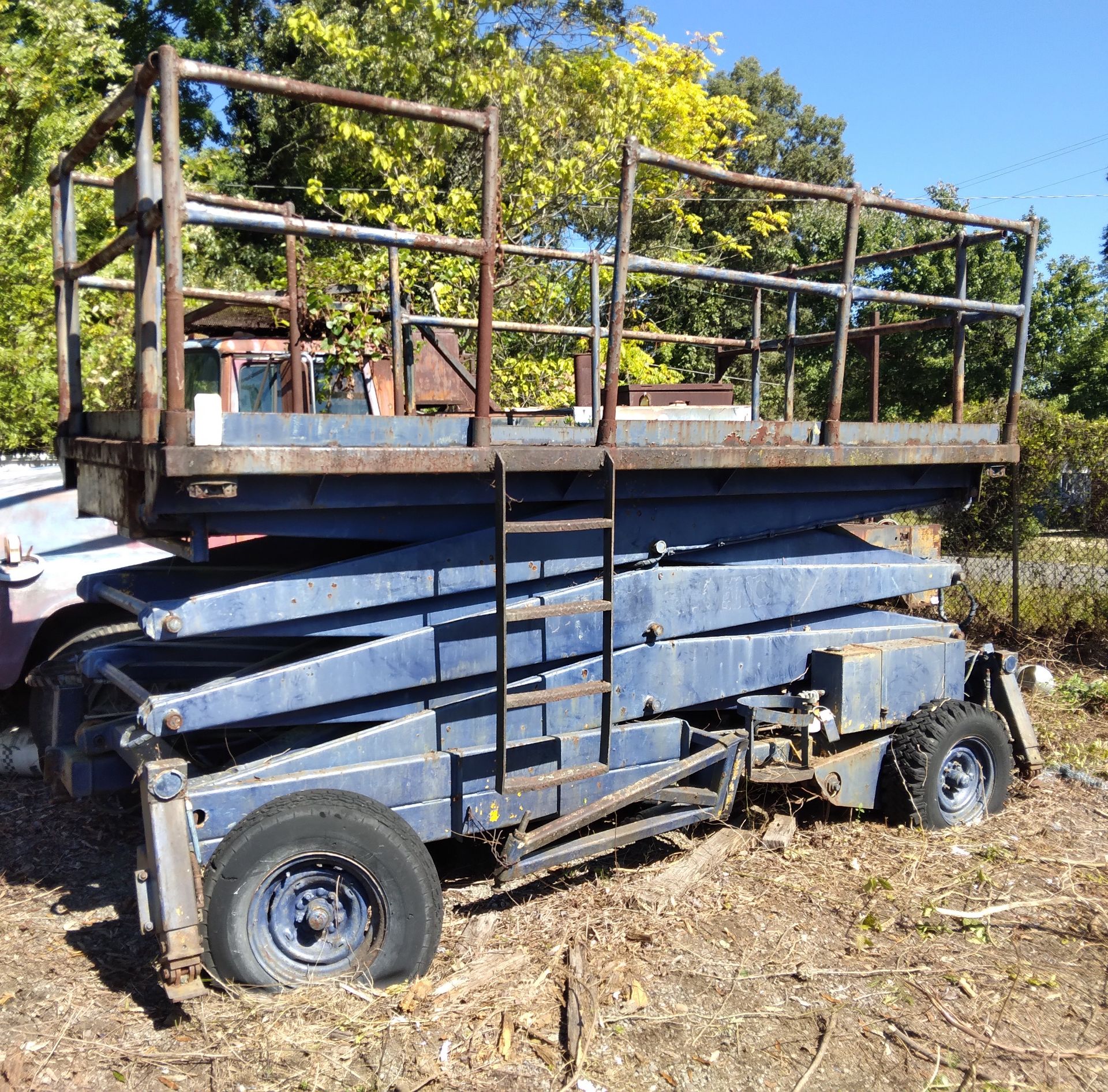 No Identifying Name Scissor Lift, Gas Engine, 40' Lift Height, Wisconsin Gas Engine, Outriggers