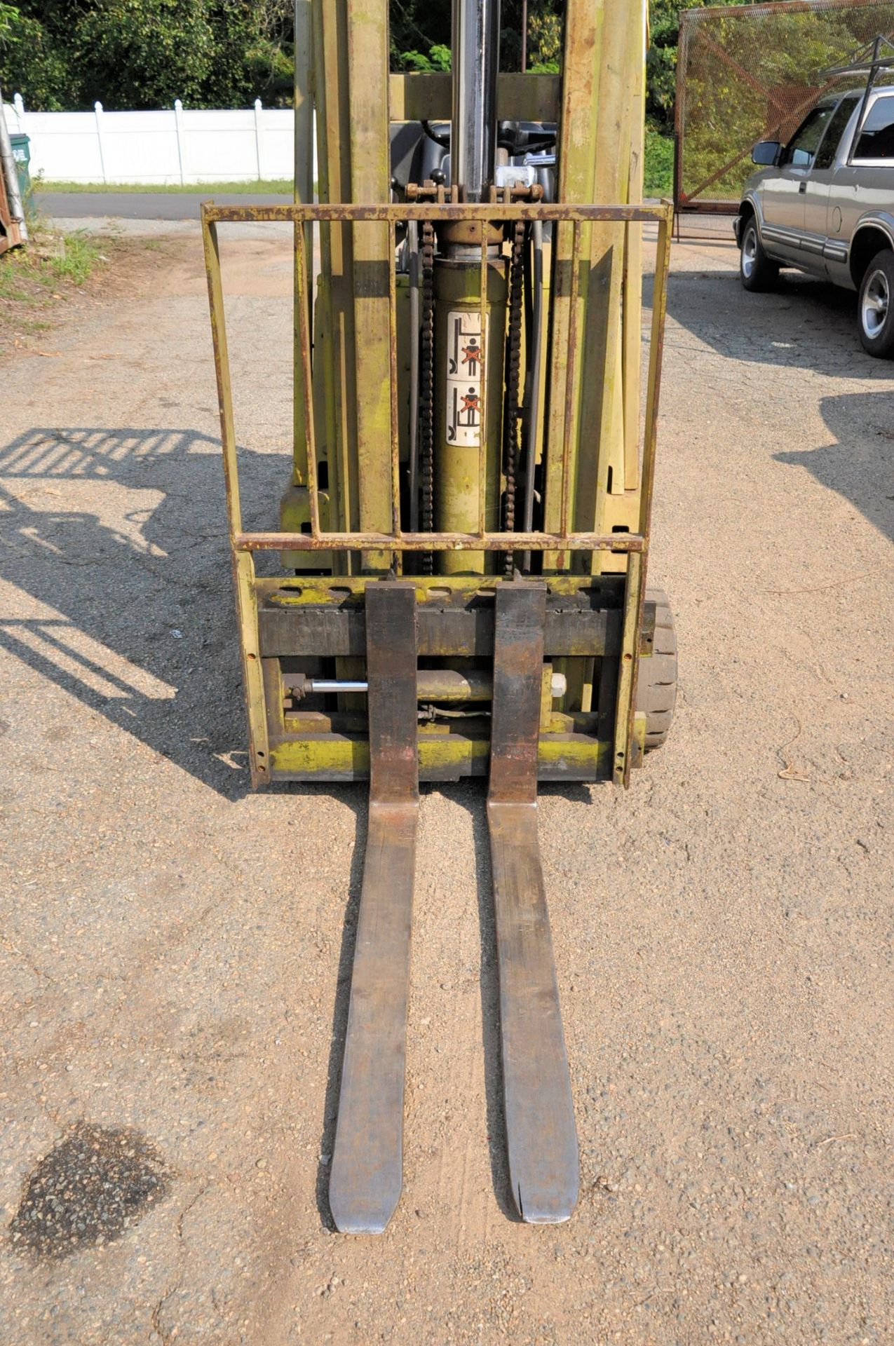 Clark Model 0500-30, 2,325 Lbs. x 188" Lift Capacity LP Gas Fork Lift Truck, S/n 235-209-5150, 3- - Image 5 of 6