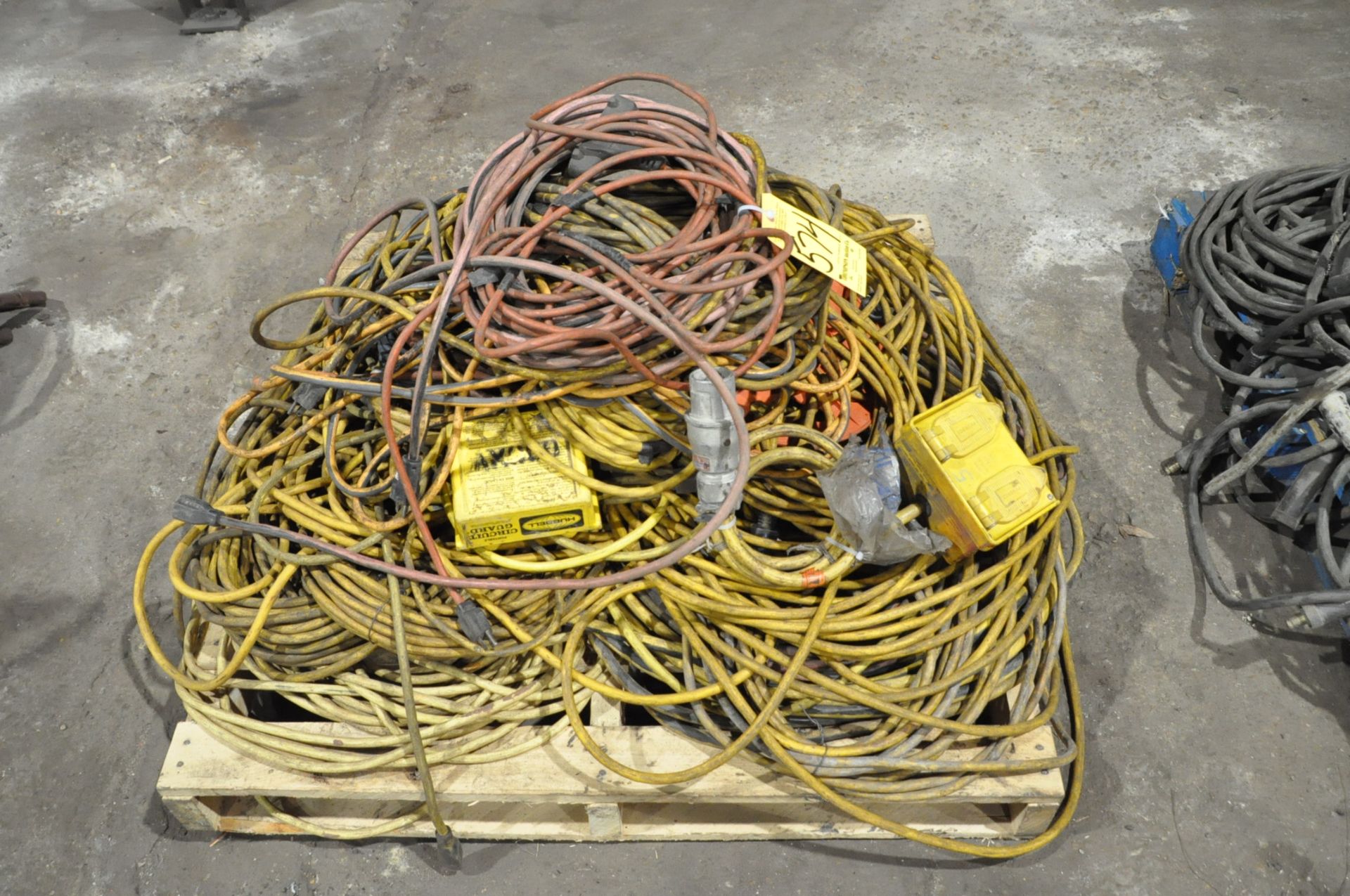 Lot-Various Extension Cords on (1) Pallet