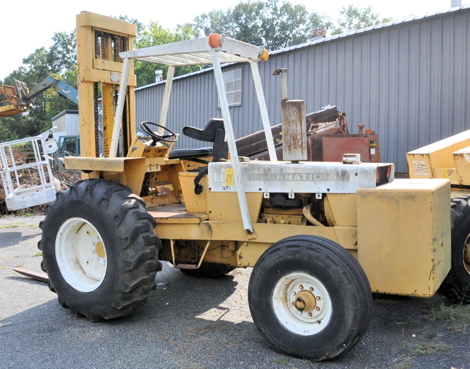 International Rough Terrain Fork Lift Truck, Approximately 96" Lift, Side Shift, 2-Stage Mast, 48" - Image 3 of 5