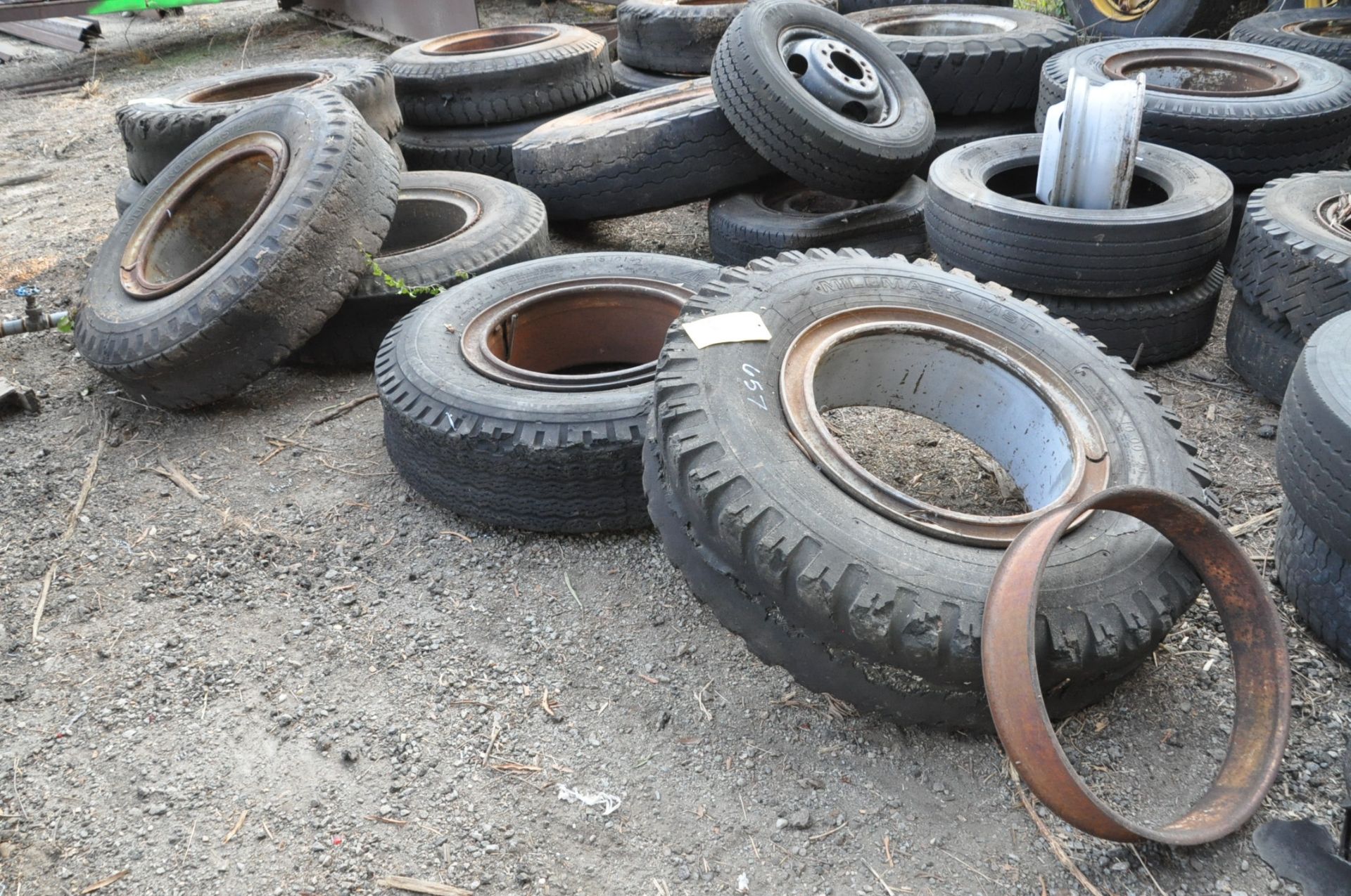 Lot-Truck/Trailer Tires with Ring Wheels