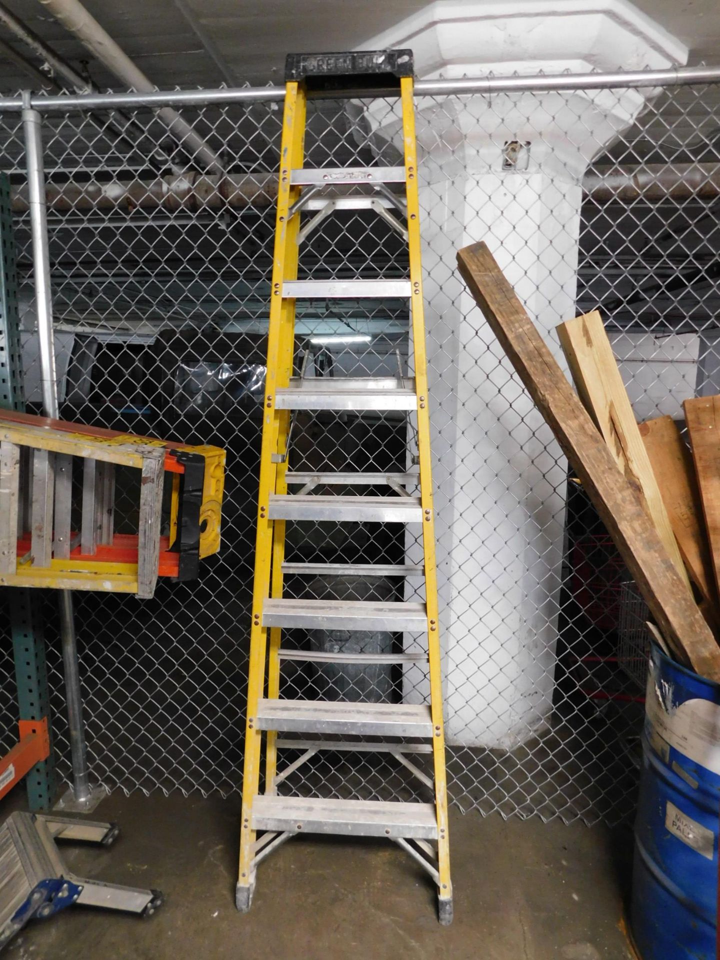 Fiberglass Step Ladder, 8'