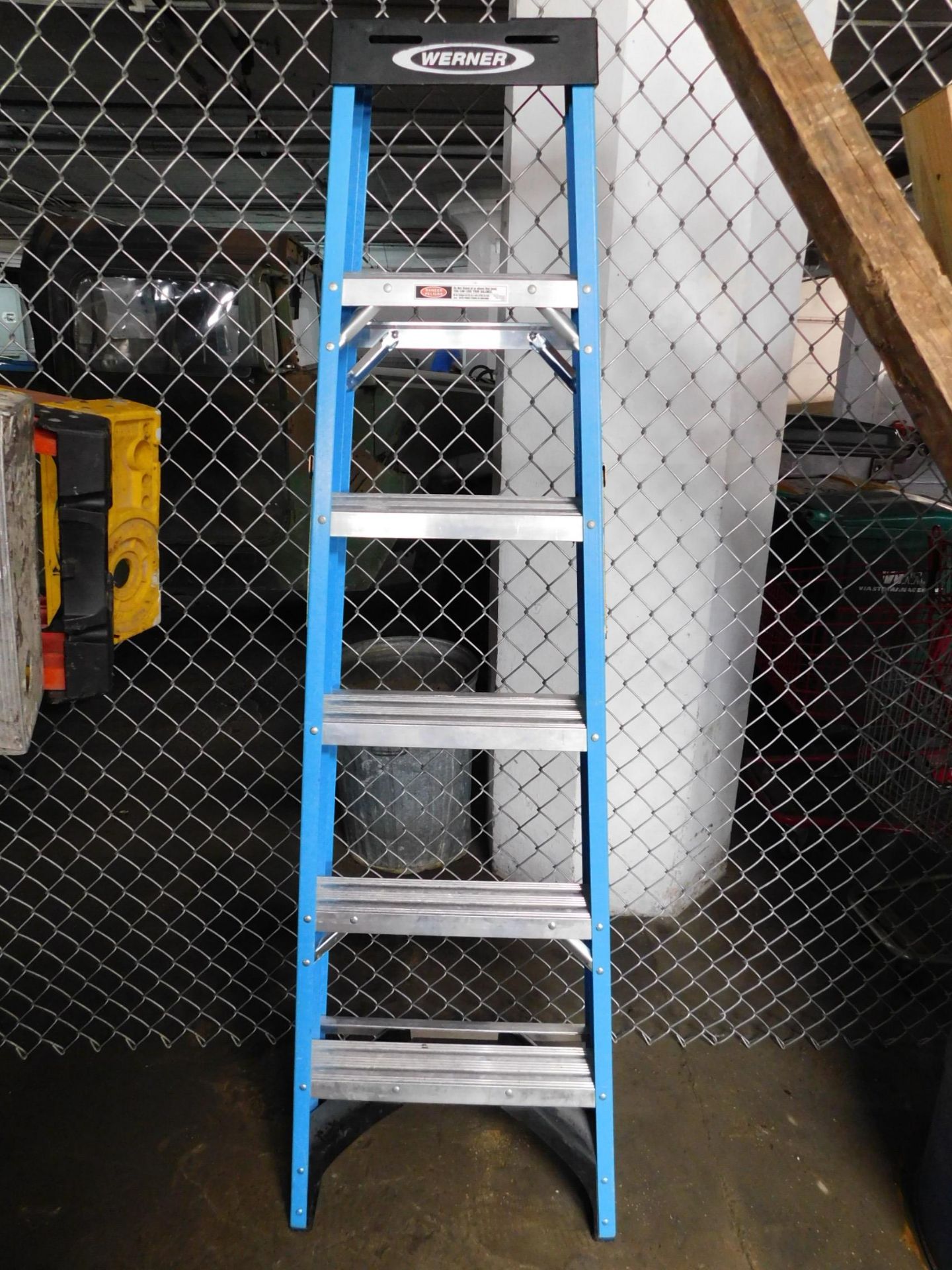 Fiberglass Step Ladder, 6'