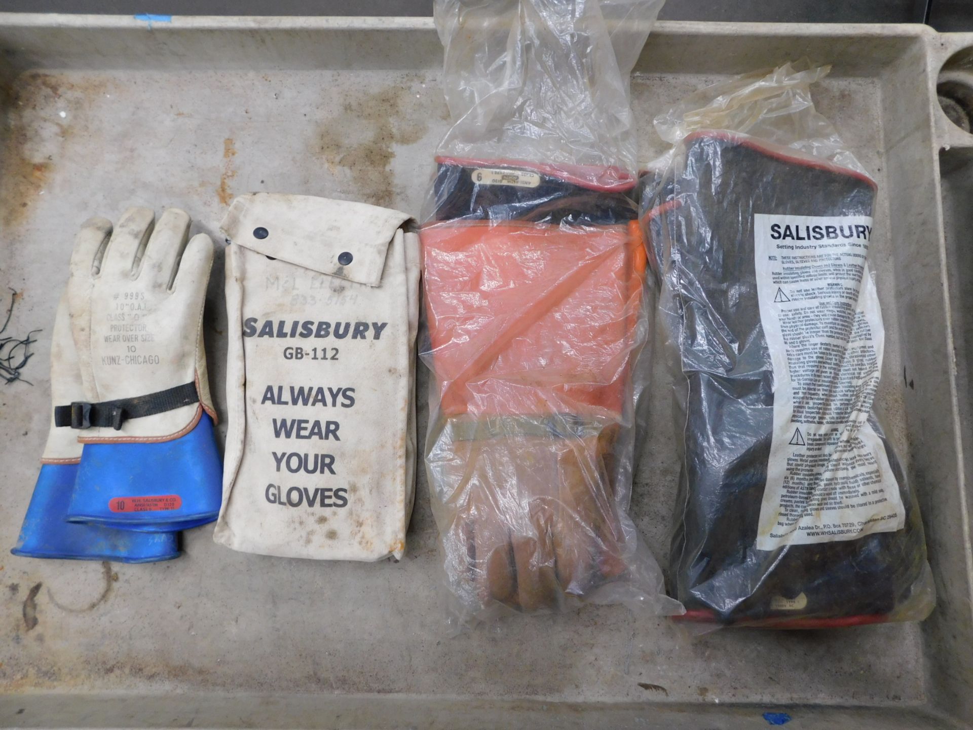 Salisbury Gloves