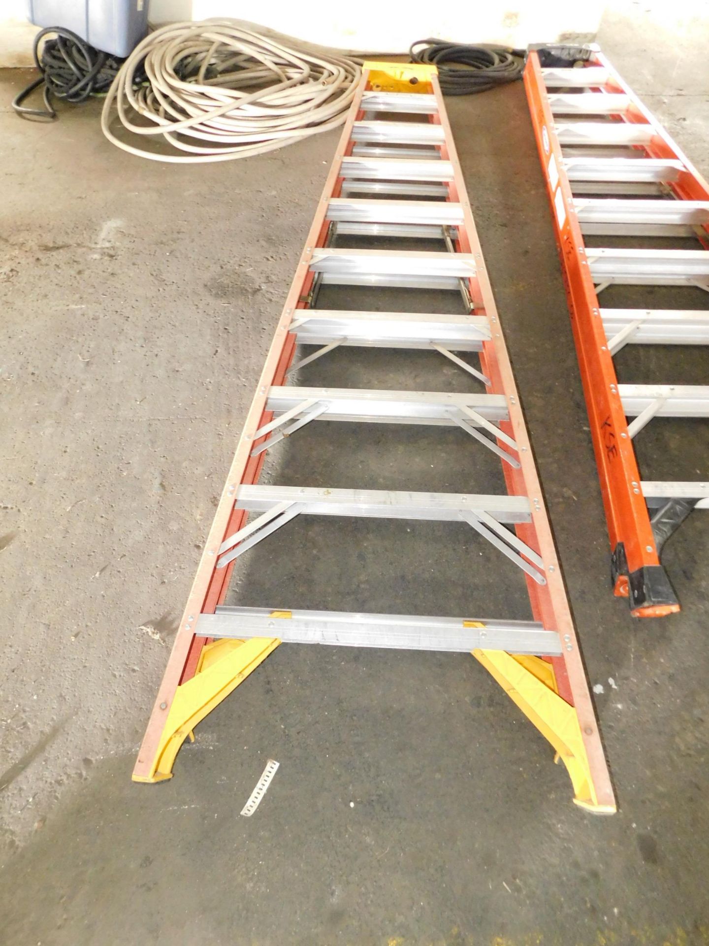 Fiberglass Step Ladder,10'