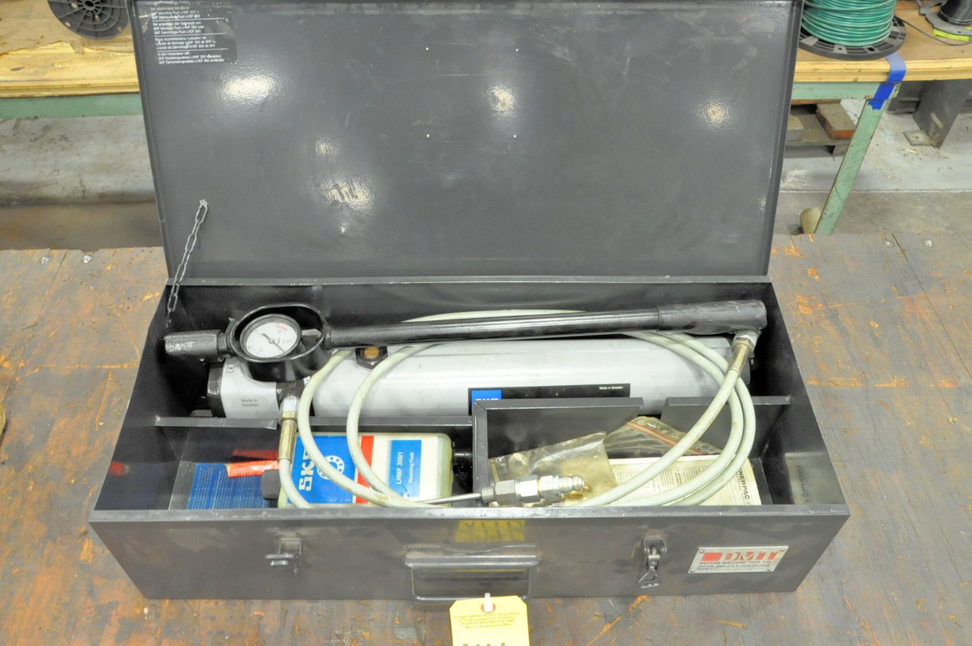 SKF 728619 Portable Hydrualic Pump with Case