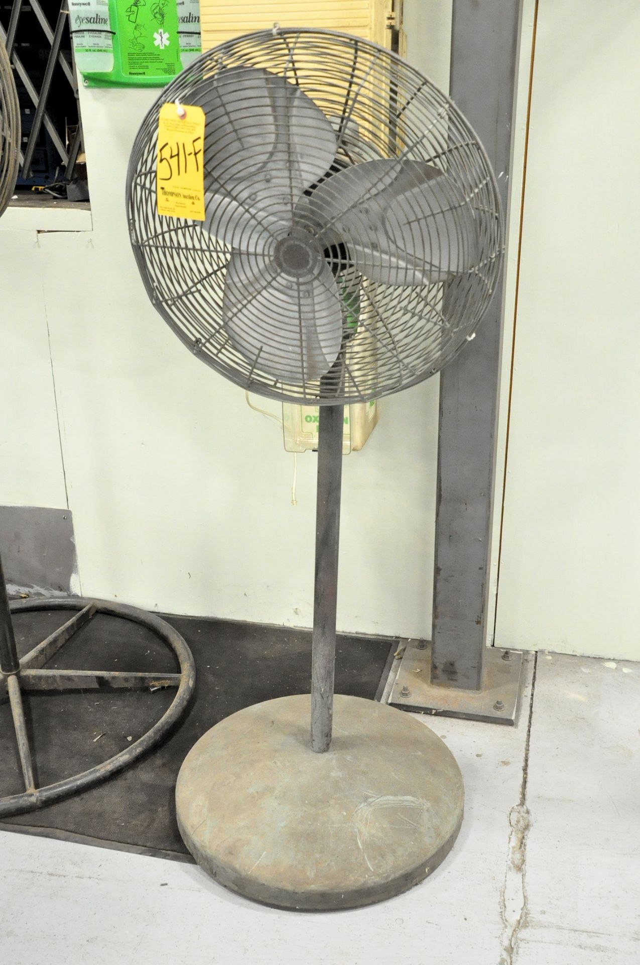 No Name 18" Pedestal Shop Fan