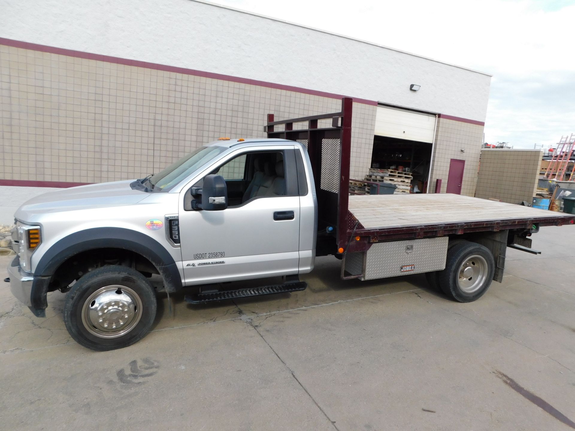 2018 Ford F550 XLT Flat Bed Truck, VIN 1FDUF5GTXJEC37995, 12’ X 98” Bed, 6.7 Litre Diesel Engine, - Image 3 of 35