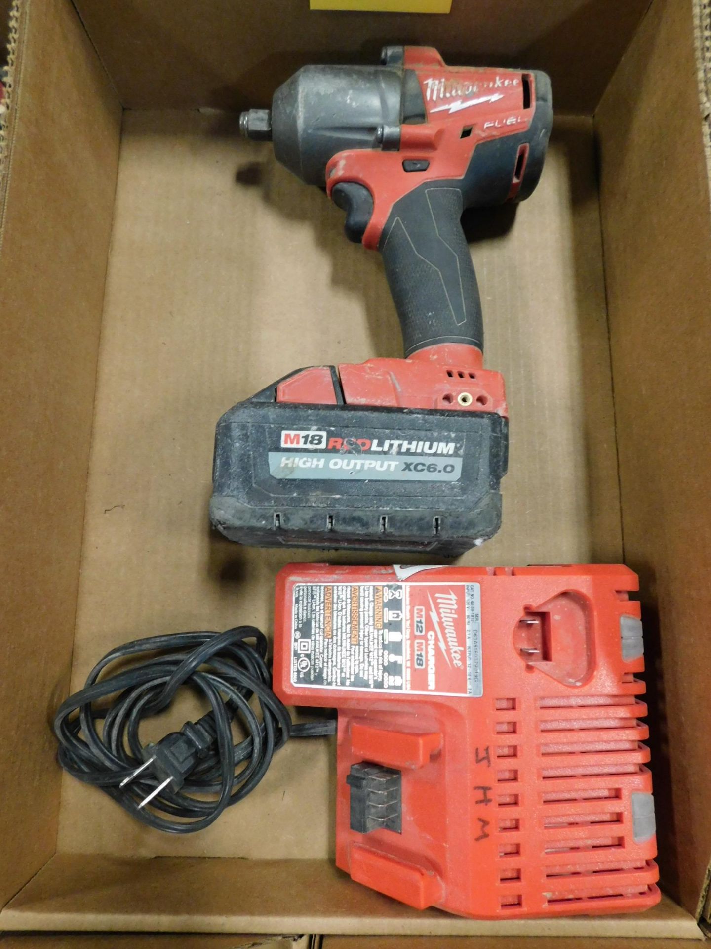 Milwaukee Fuel M18, 1/2" Mid-Torque Impact Wrench with Charger