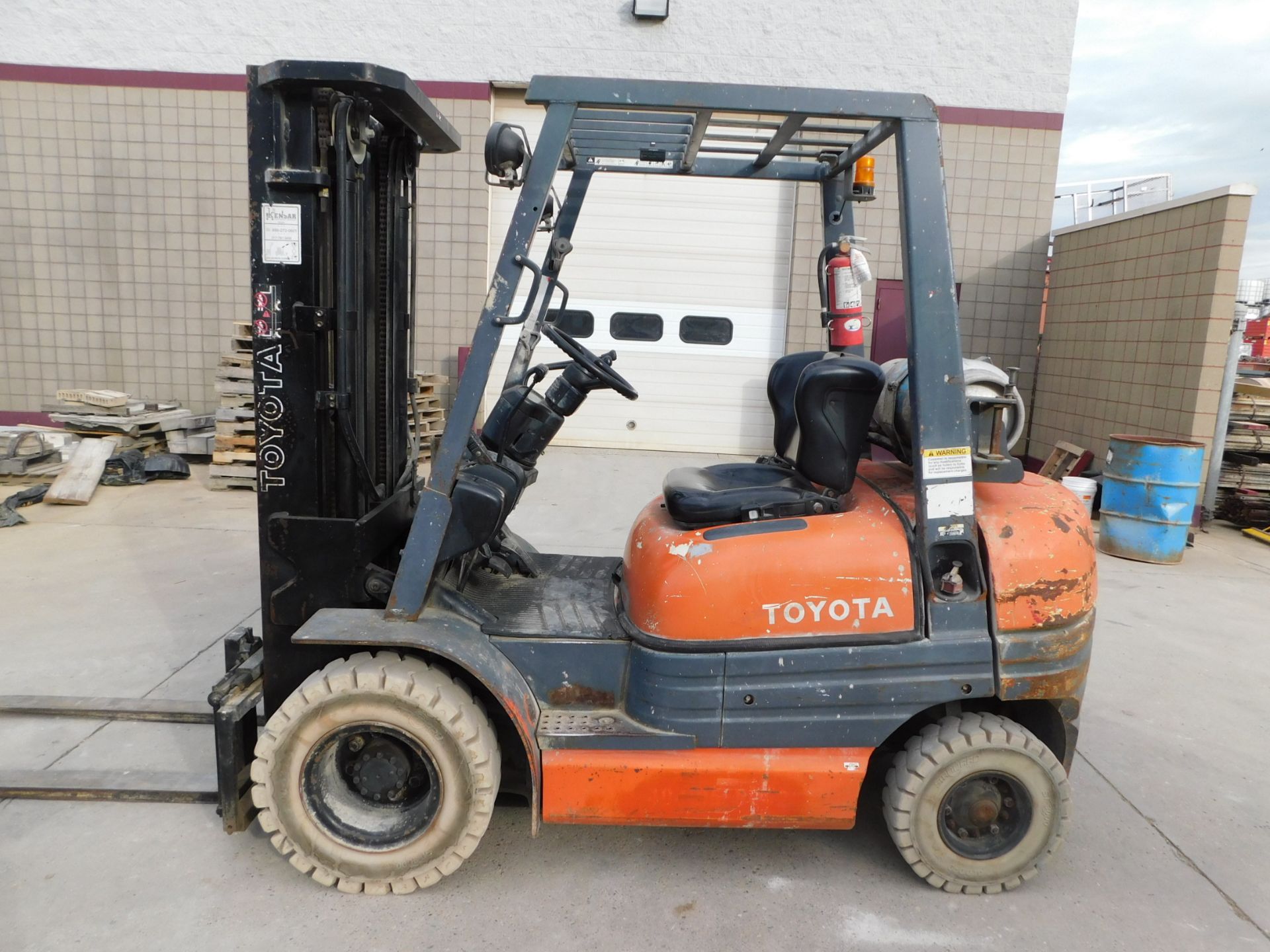 Toyota Model 42-6FGCU25 Fork Lift, s/n 66130, 4,950 Lb. Capacity, LP, Side Shift, 3-Stage Mast, - Image 3 of 22