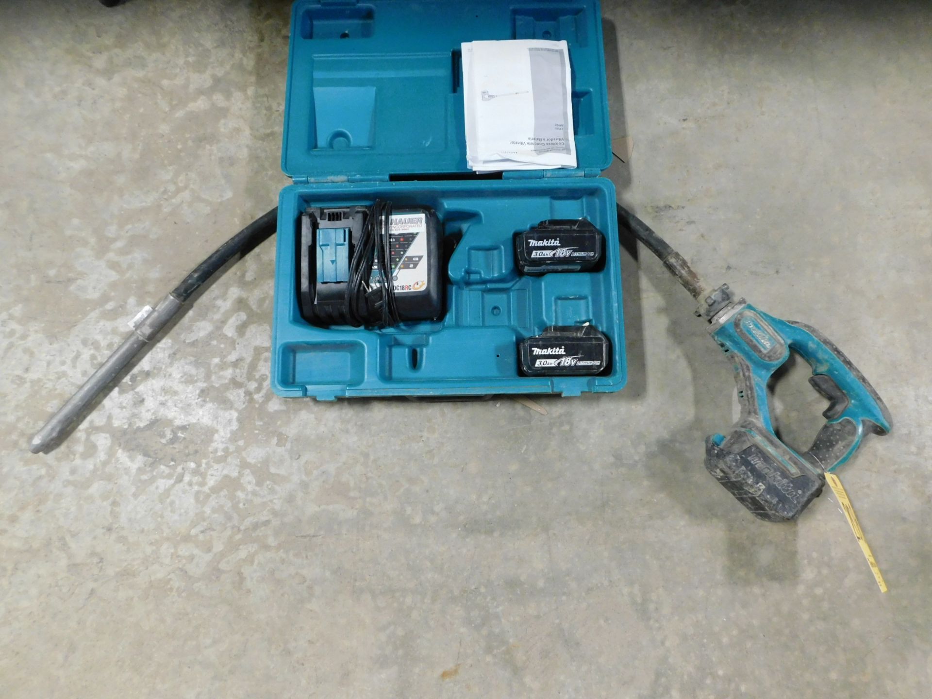 Makita 18 Volt Cordless Concrete Vibrator with Charger and Batteries