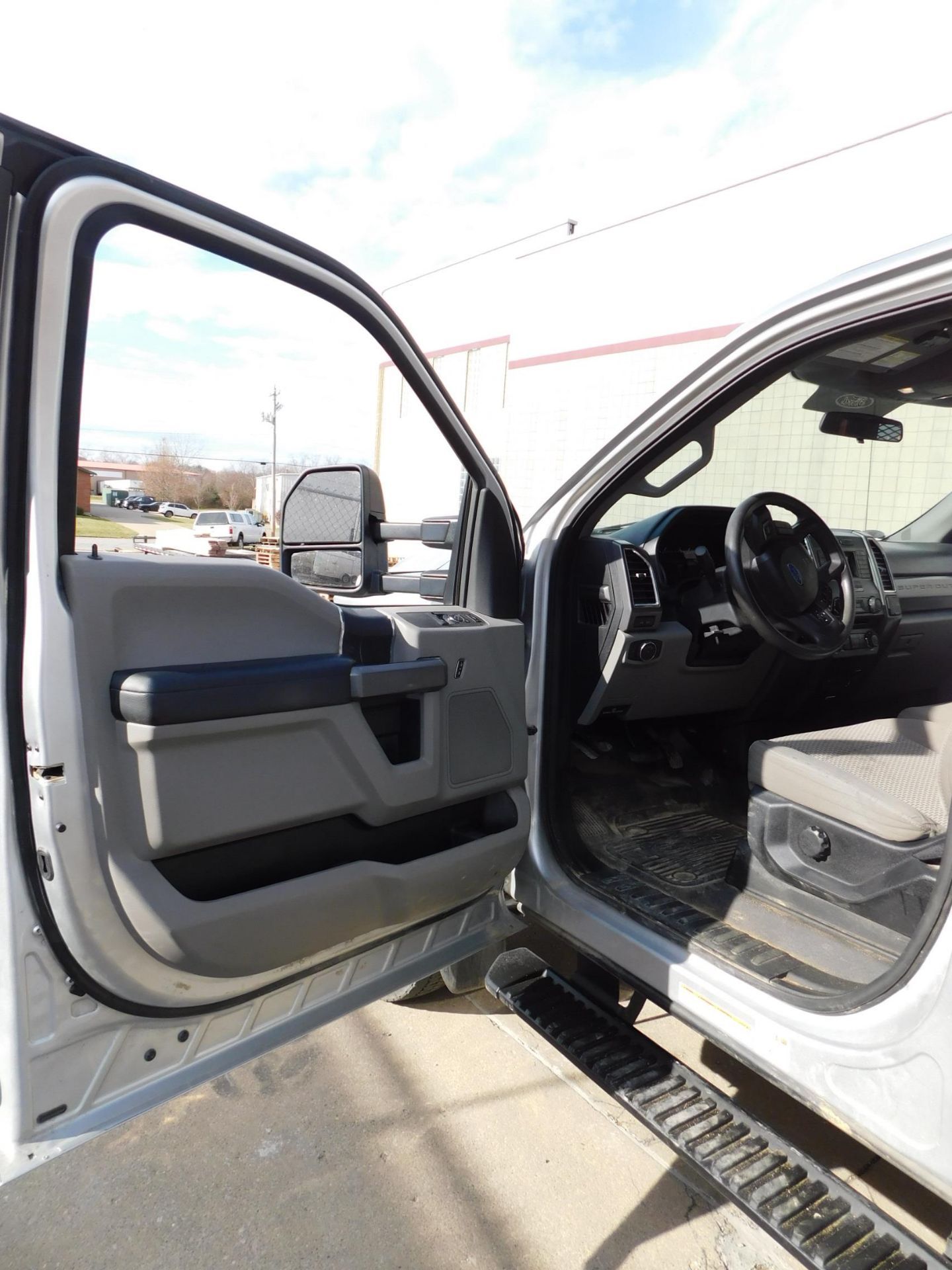 2018 Ford F550 XLT Flat Bed Truck, VIN 1FDUF5GTXJEC37995, 12’ X 98” Bed, 6.7 Litre Diesel Engine, - Image 20 of 35