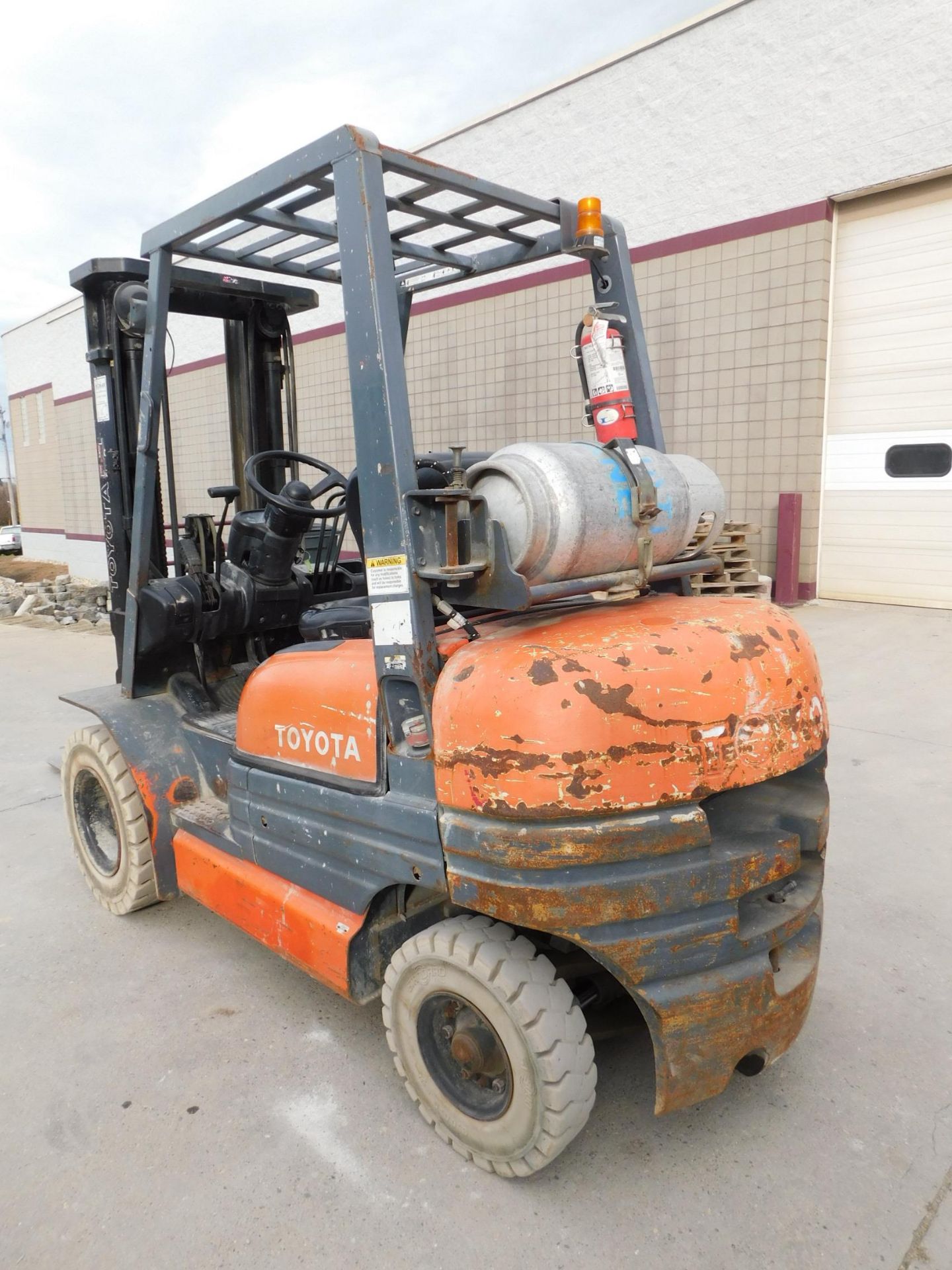 Toyota Model 42-6FGCU25 Fork Lift, s/n 66130, 4,950 Lb. Capacity, LP, Side Shift, 3-Stage Mast, - Image 4 of 22