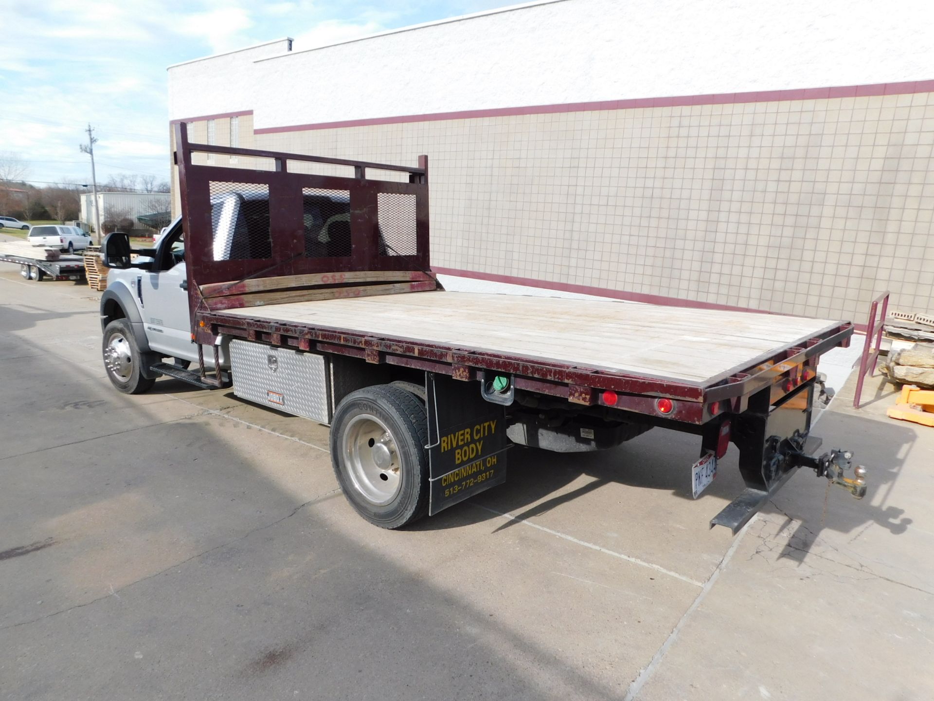 2018 Ford F550 XLT Flat Bed Truck, VIN 1FDUF5GTXJEC37995, 12’ X 98” Bed, 6.7 Litre Diesel Engine, - Image 4 of 35