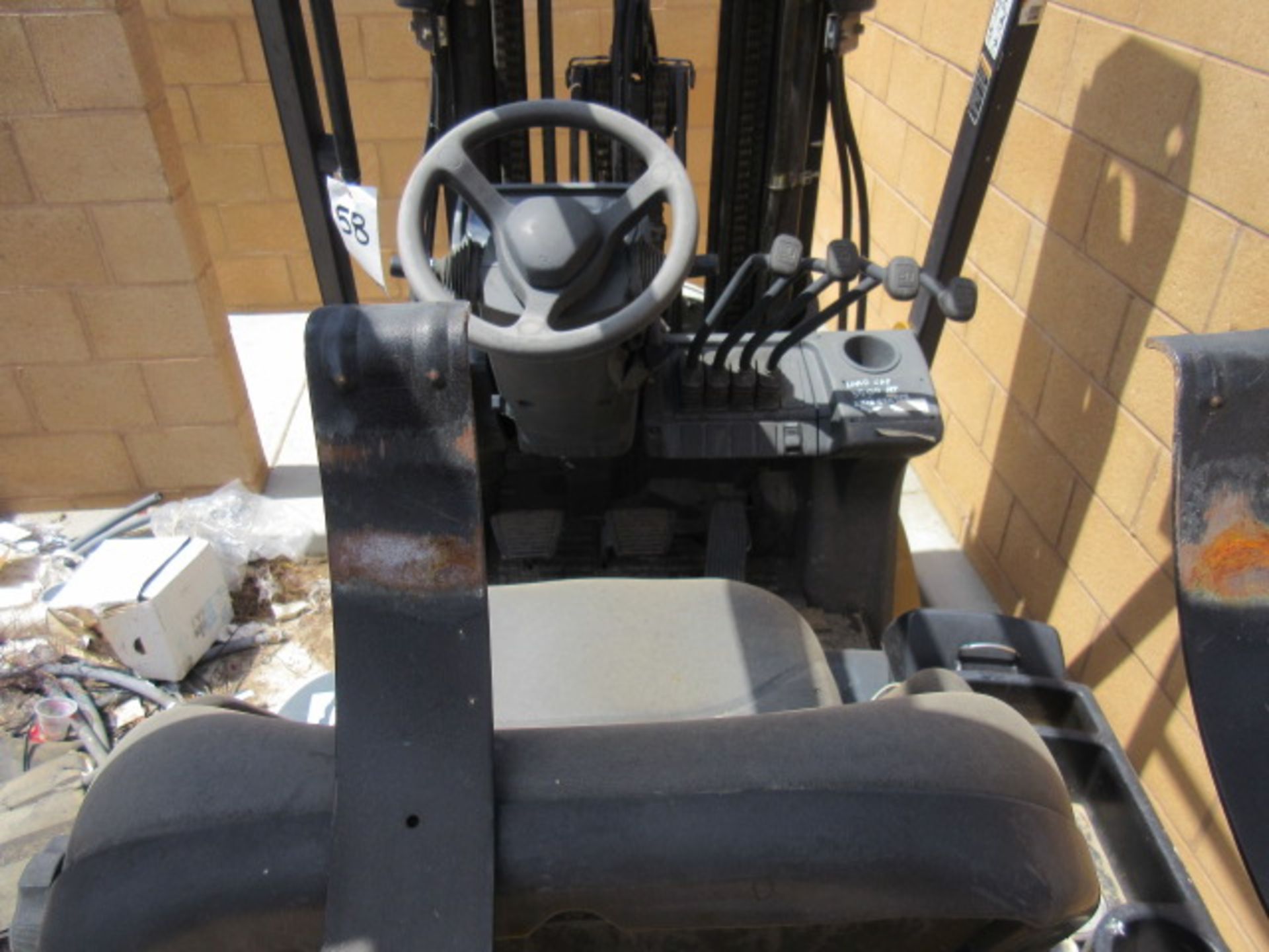 CAT LP Gas Forklift - Image 9 of 10