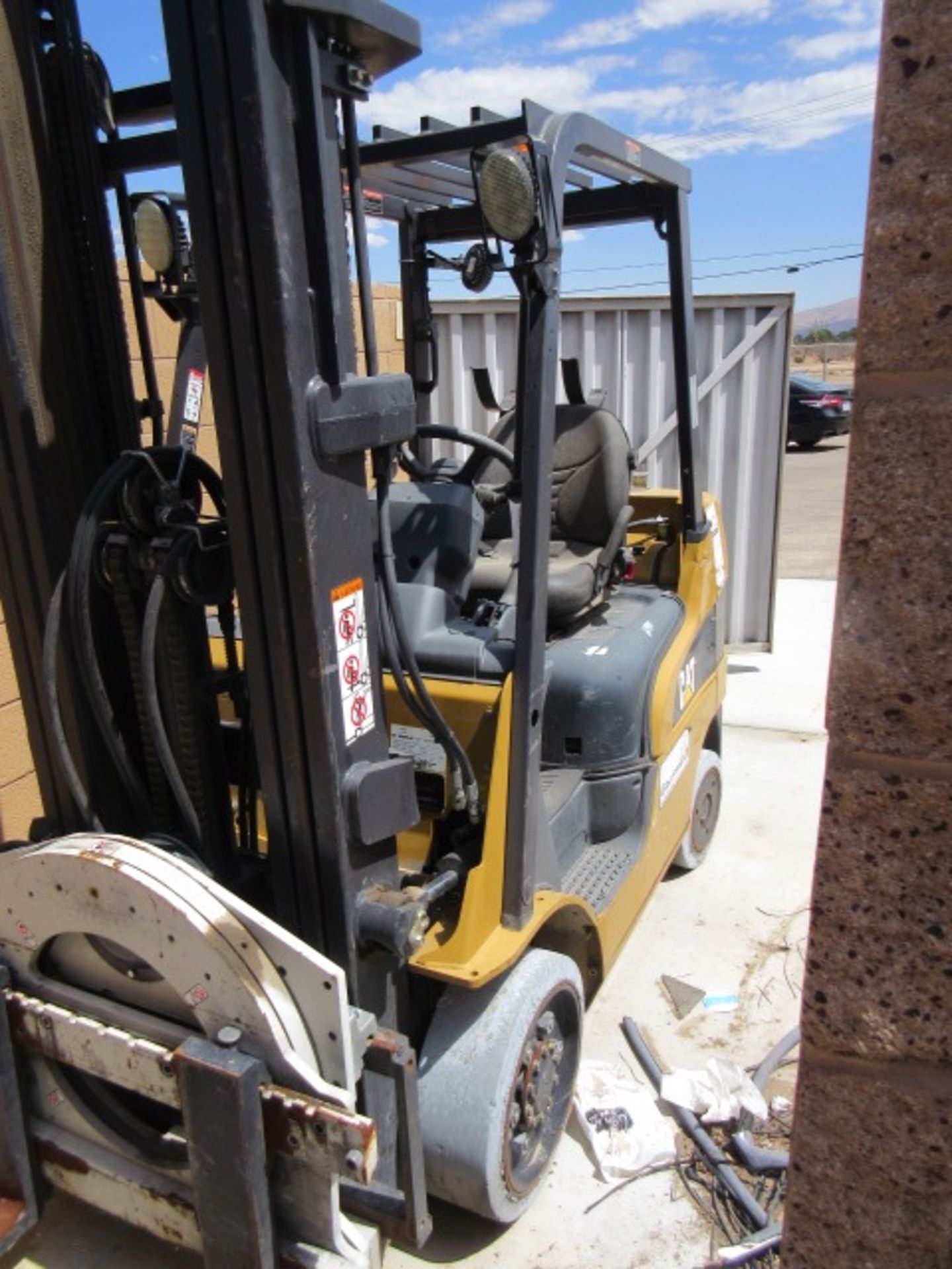 CAT LP Gas Forklift - Image 5 of 10