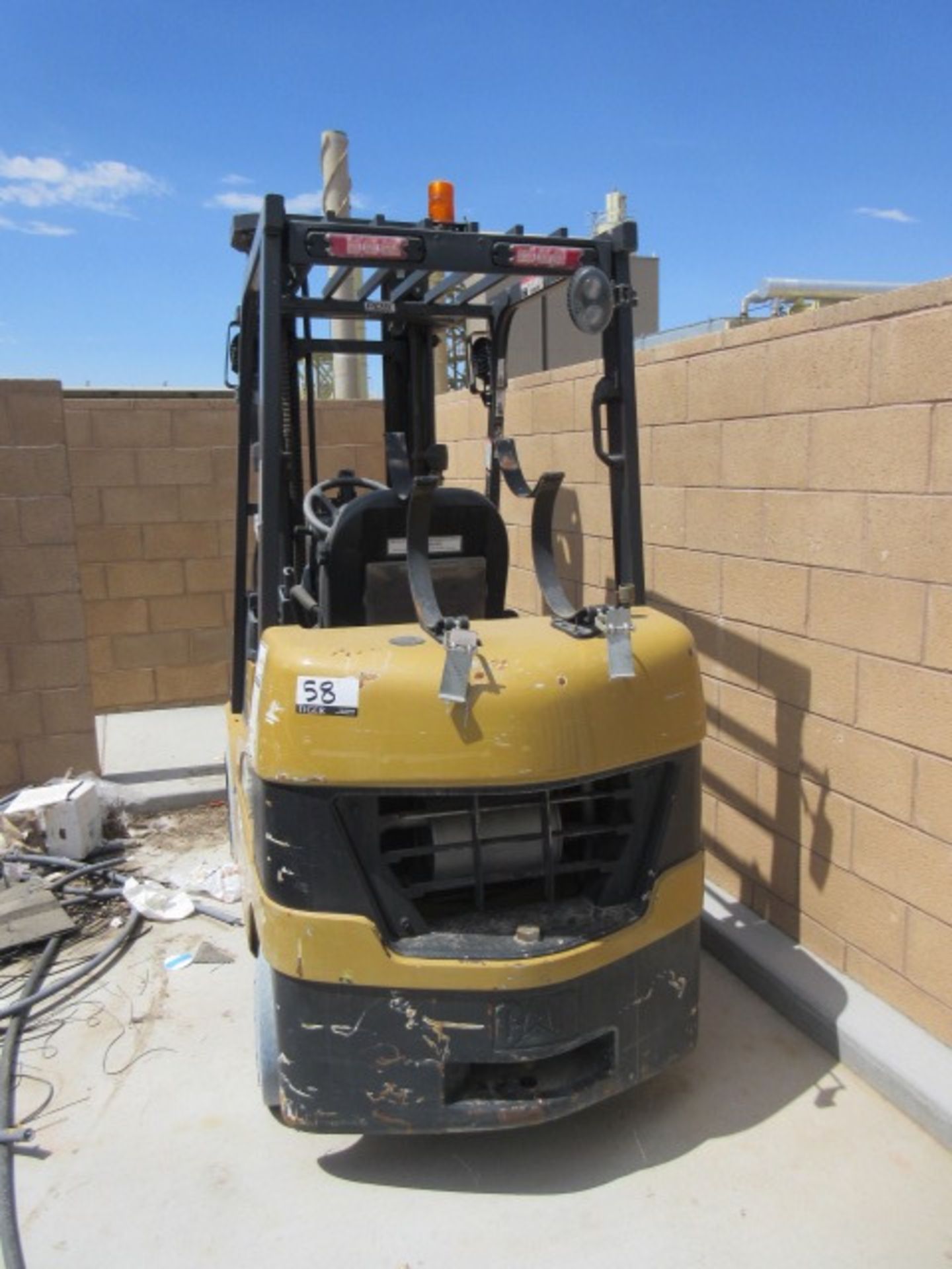 CAT LP Gas Forklift - Image 7 of 10