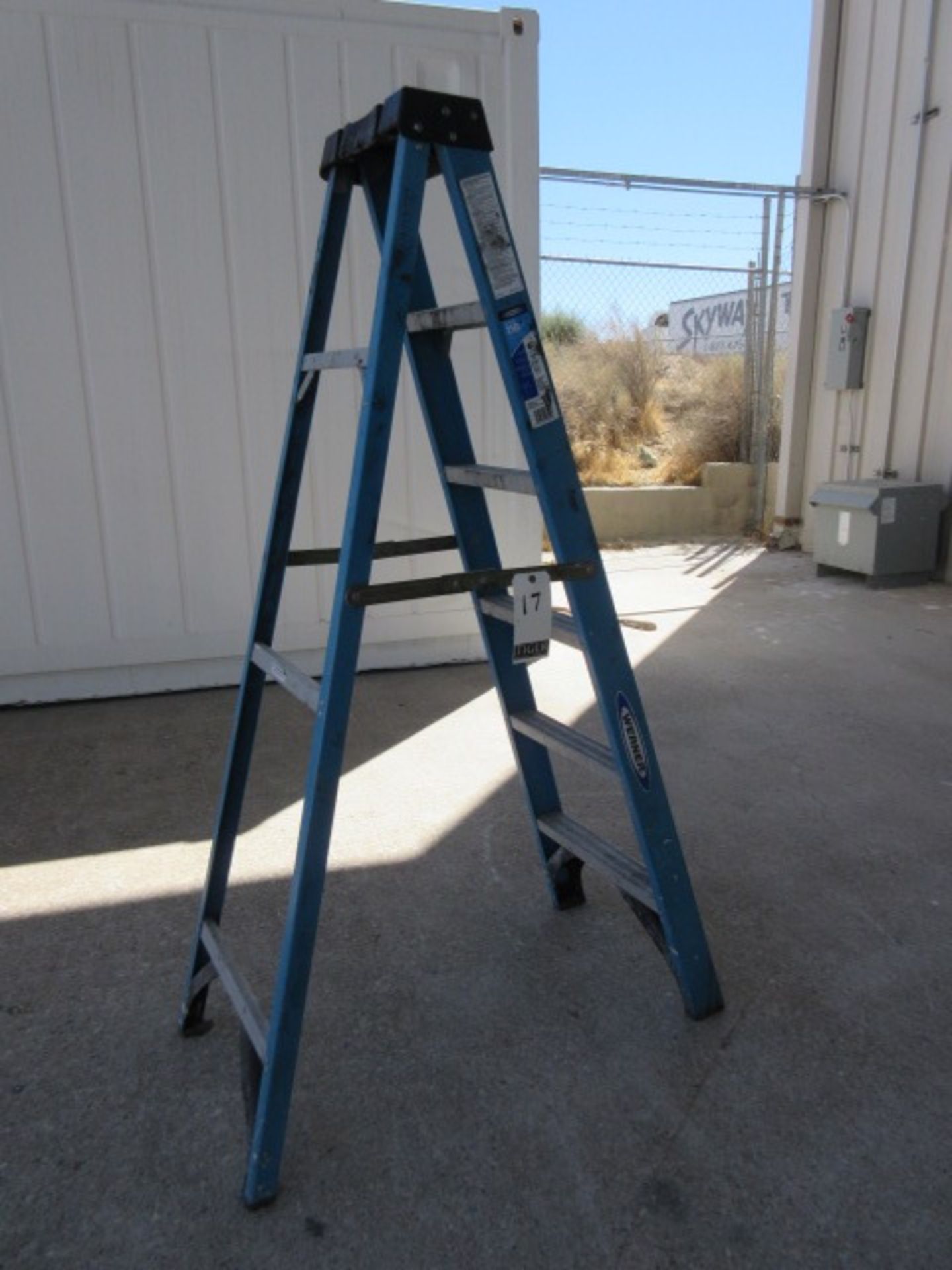 6 foot Fiberglass Ladder - Image 3 of 5