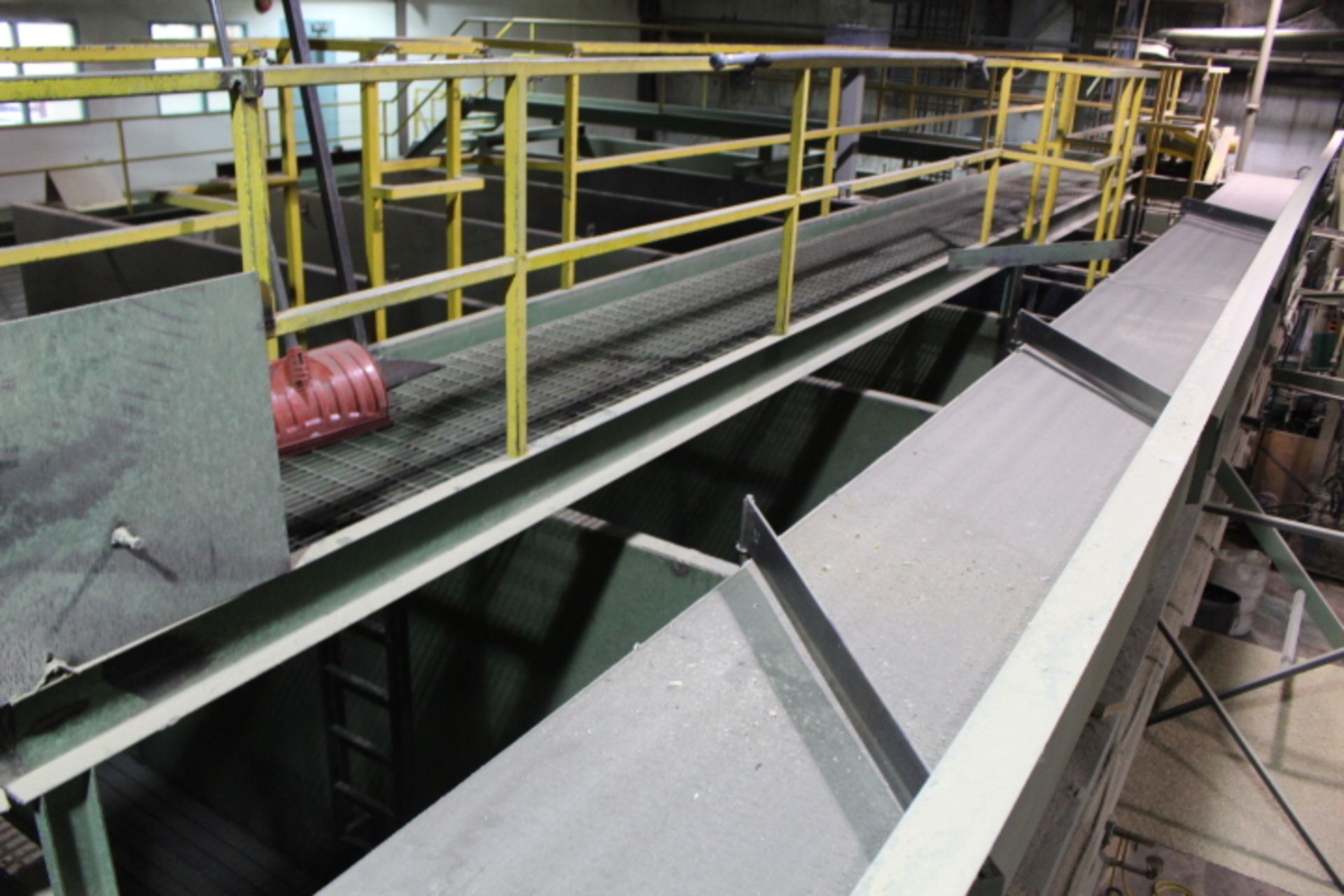 25" X 40' BELT CONVEYOR lt2, FROM BELT 4M1 TO LIVE FLOOR BINS, ASSET NO. 4K3, W/ MOTOR & REDUCER