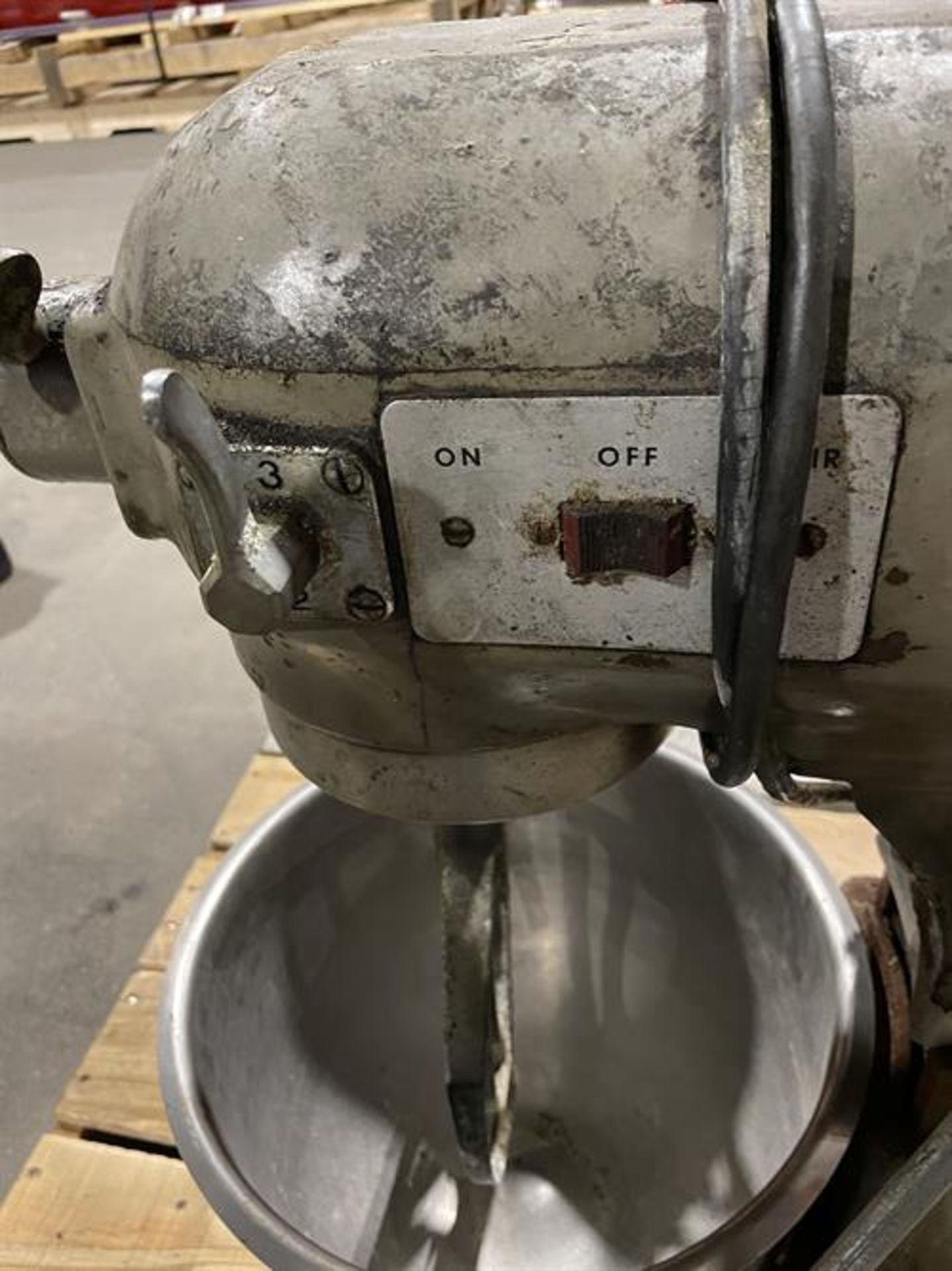 Hobart 20-qt Mixer - Model A-200, serial#1684197 - Tinned bowl and flat beater - 3 speed - 115 - Image 6 of 6