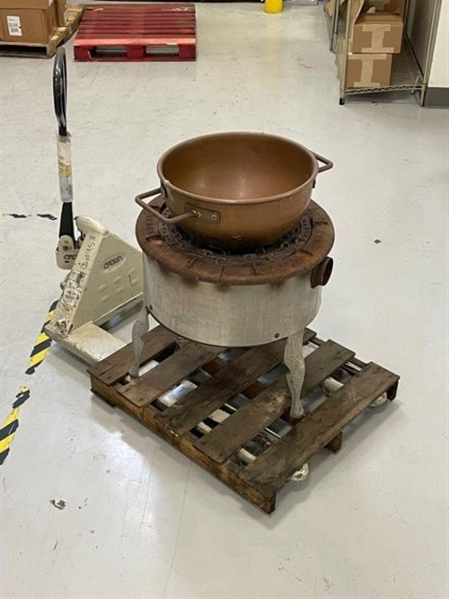 Savage # 20 Gas Fired Stove - Serial number 660 - Set for LP - Copper pot 20" x 14" deep - Rigging/ - Image 5 of 6