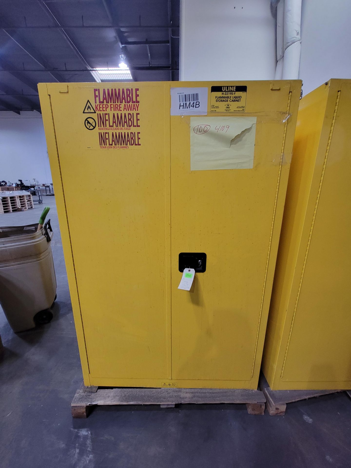 ULINE H-2219S-Y FLAMMABLE LIQUID STORAGE CABINET