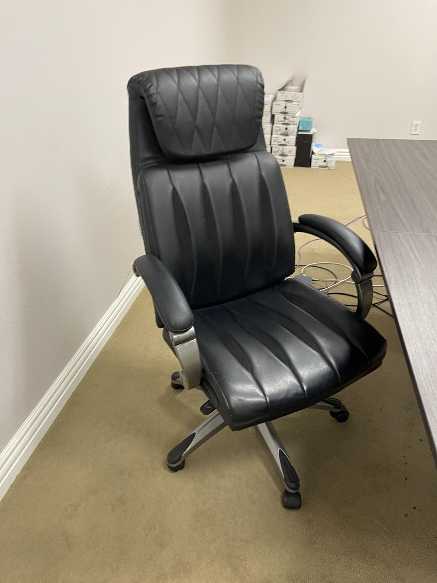 BLACK OFFICE CHAIRS - Image 2 of 3