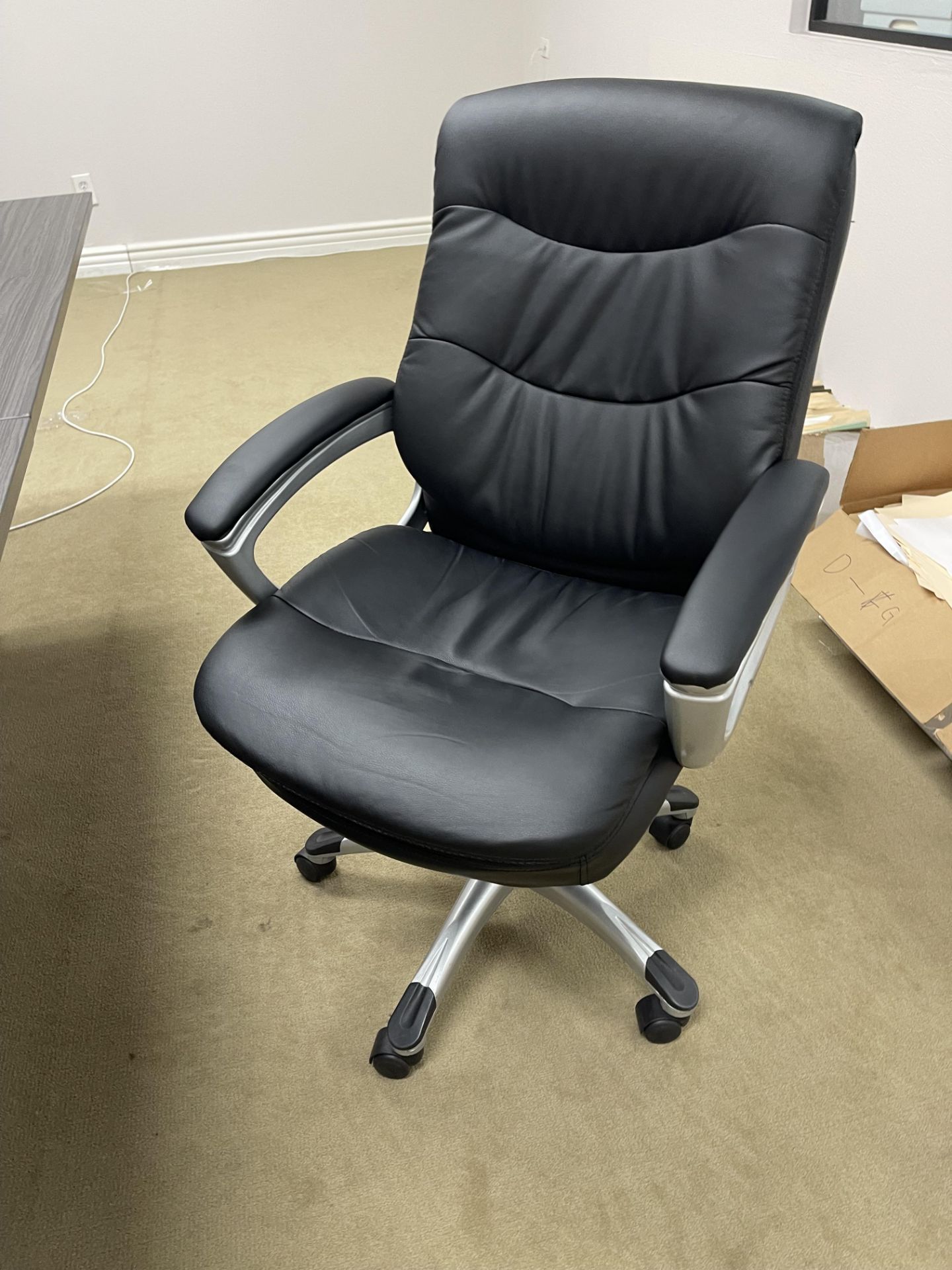BLACK OFFICE CHAIRS - Image 3 of 3