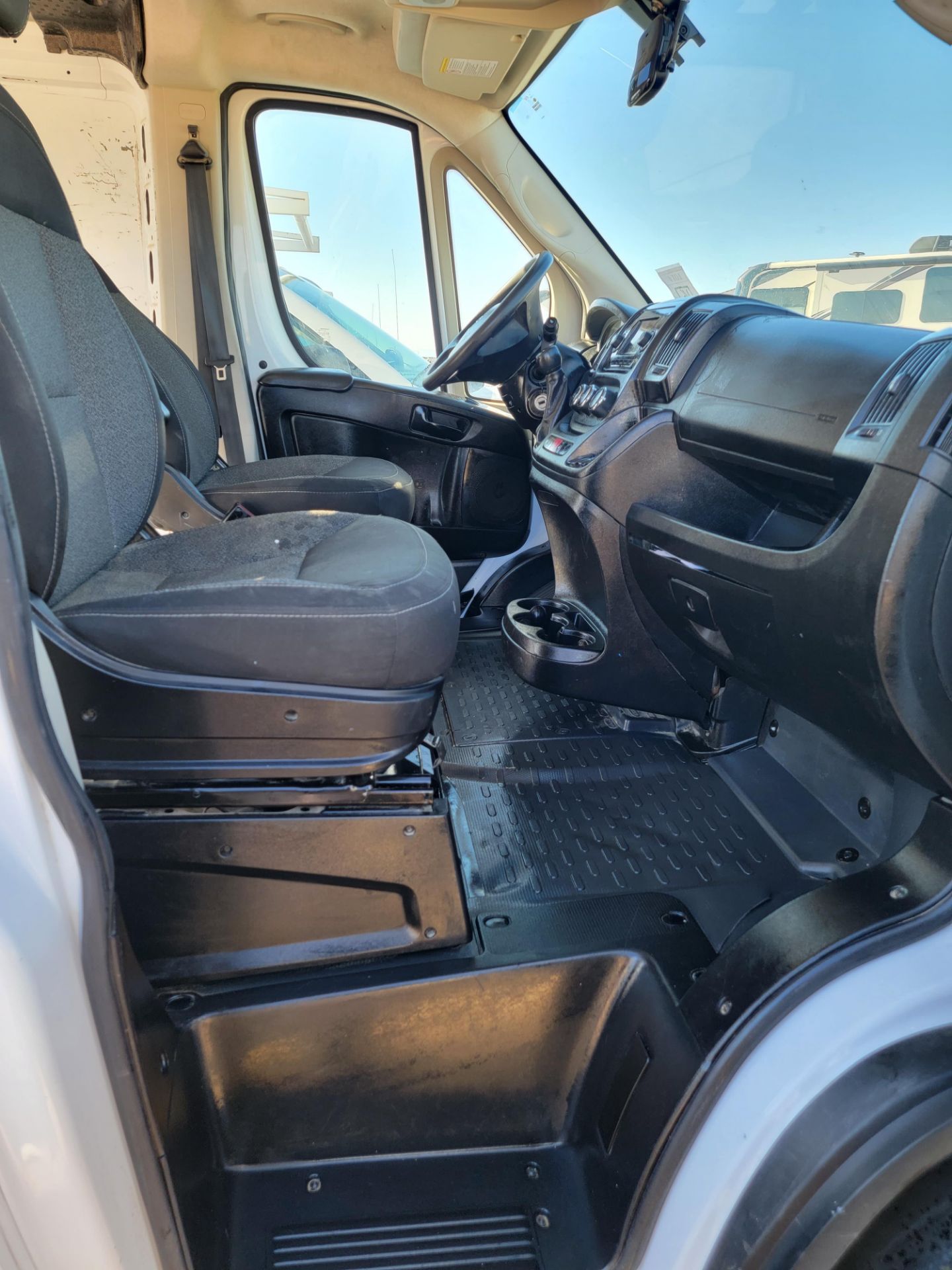 2019 RAM PROMASTER 1500 W/ LYTX DRIVE CAM - Image 15 of 27