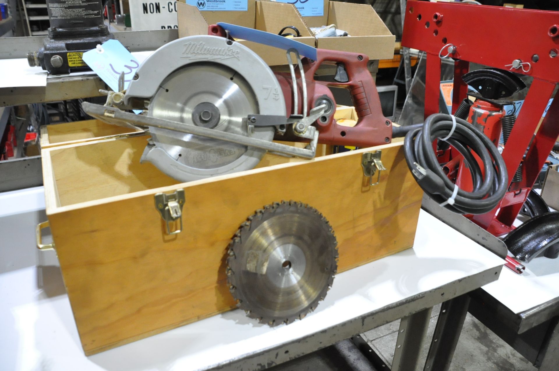 Milwaukee Left Handed 7 1/4" Electric Circular Saw in (1) Case