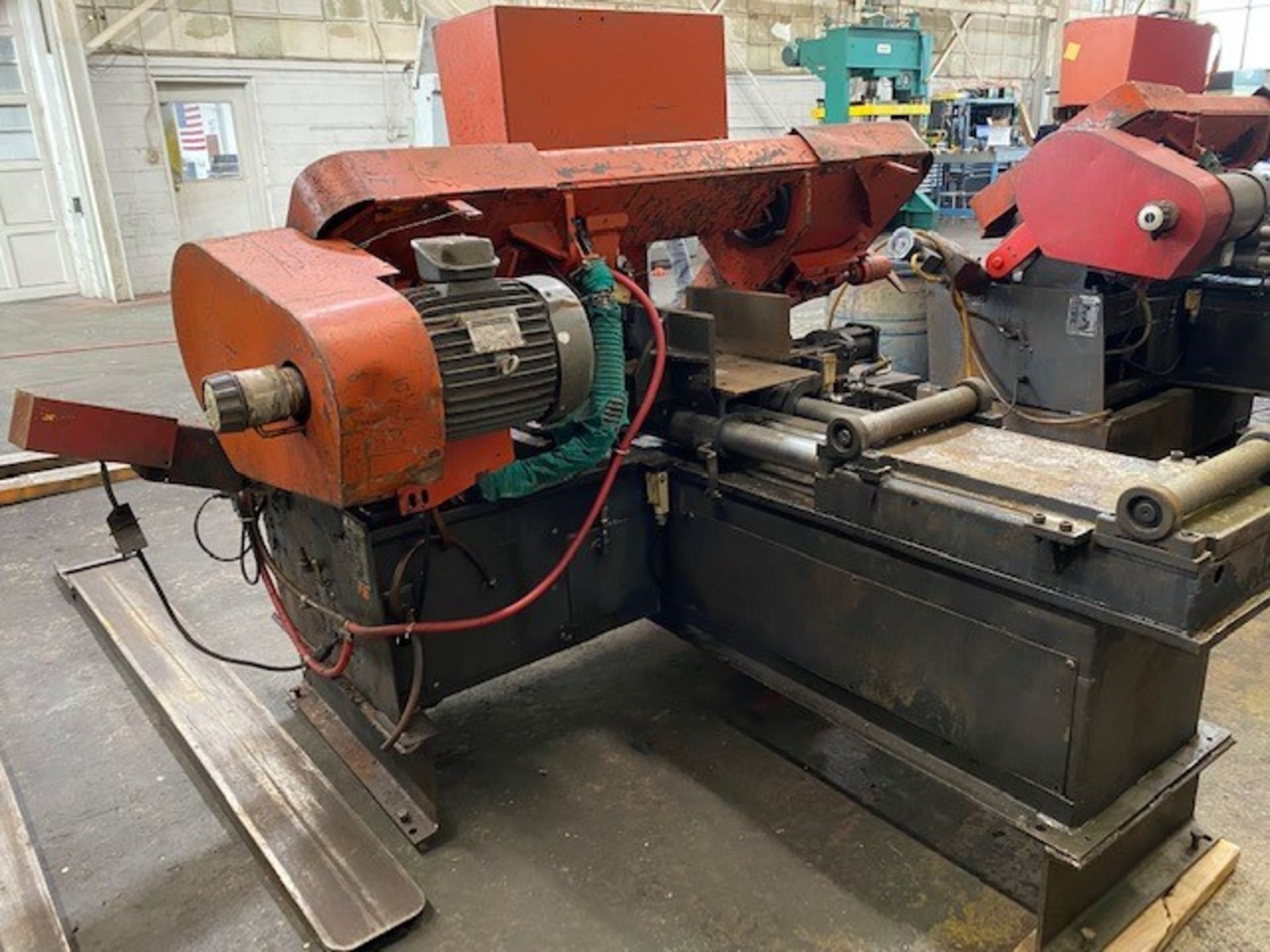 Amada HA 250 W Horizontal Bandsaw, 1 1/4" Blade Width, Chip Conveyor (1998) Not Currently in Service - Image 3 of 11