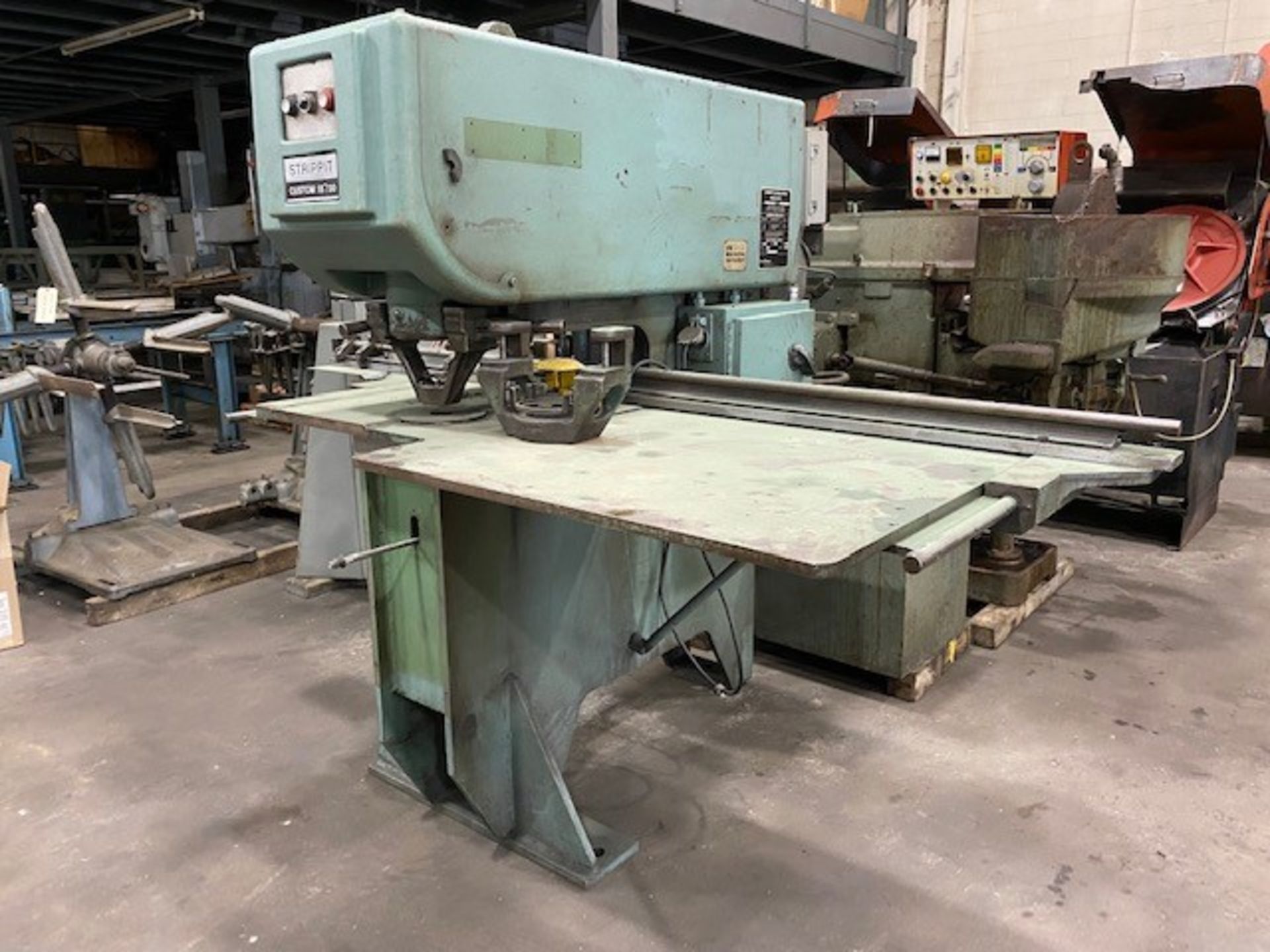 Strippit Custom 18/30 Model 91680 300, Punch Press Machine