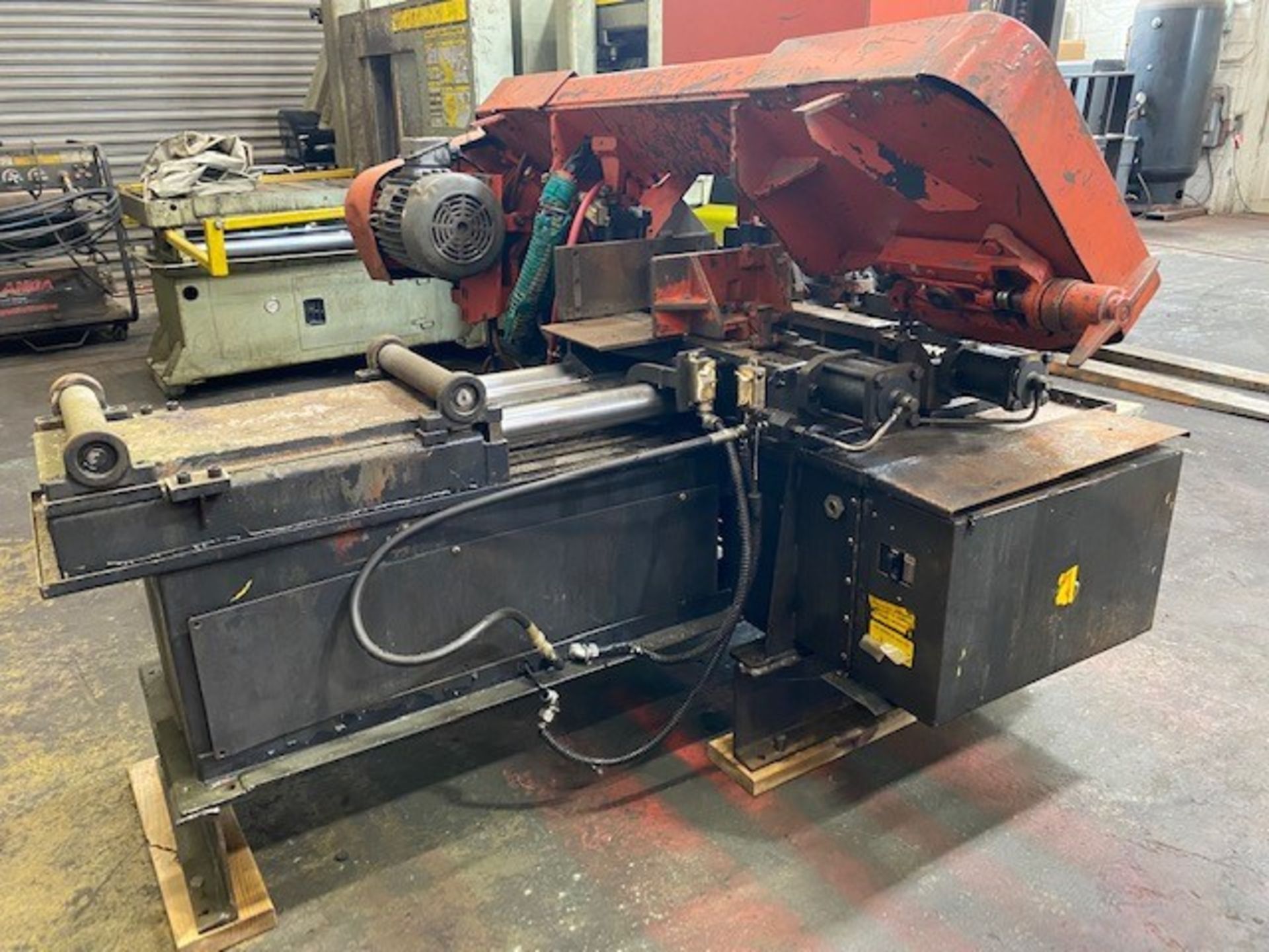 Amada HA 250 W Horizontal Bandsaw, 1 1/4" Blade Width, Chip Conveyor (1998) Not Currently in Service - Image 2 of 11