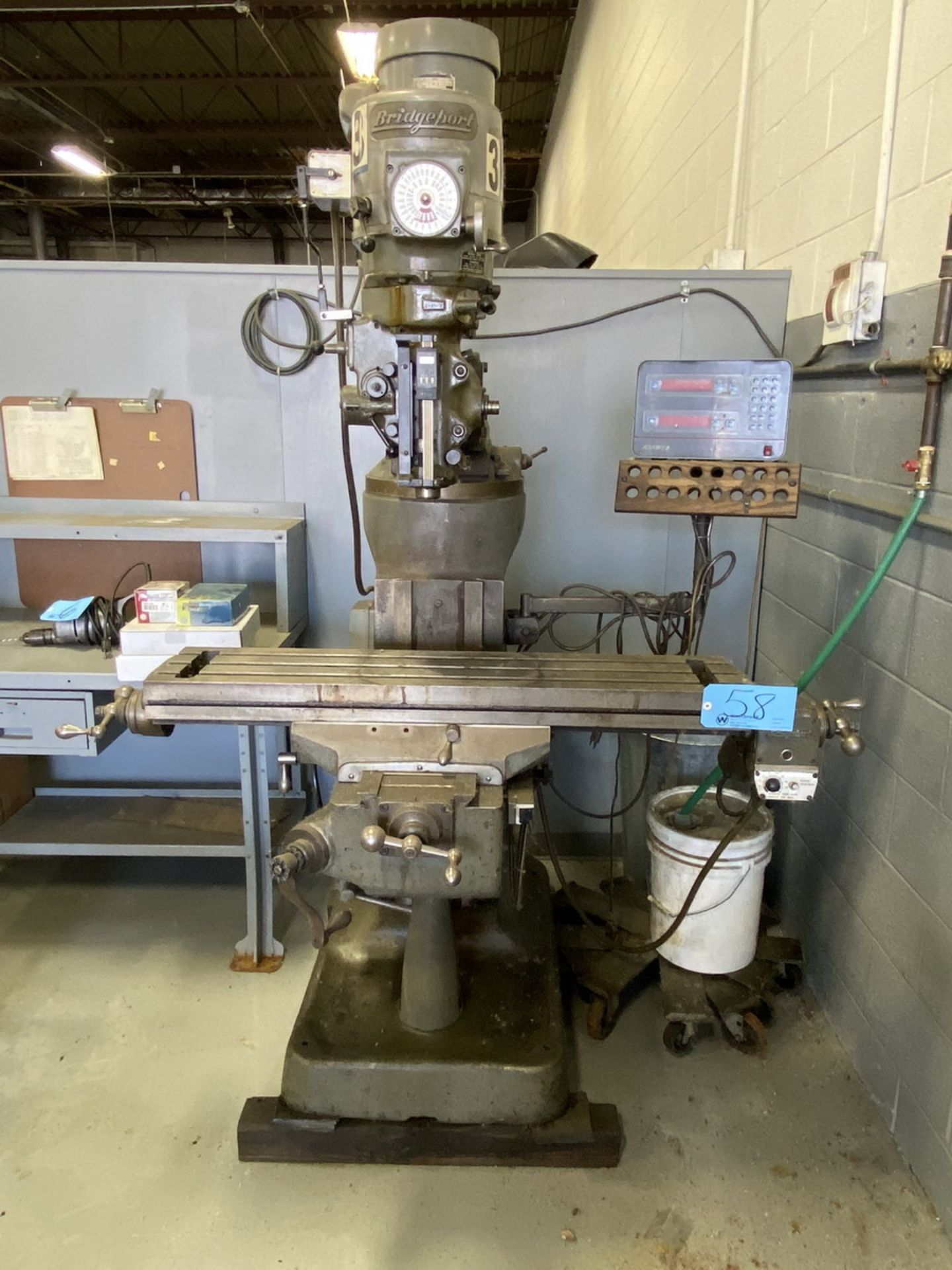 Bridgeport Vertical Milling Machine 9'' W x 42'' L T-Slotted Table