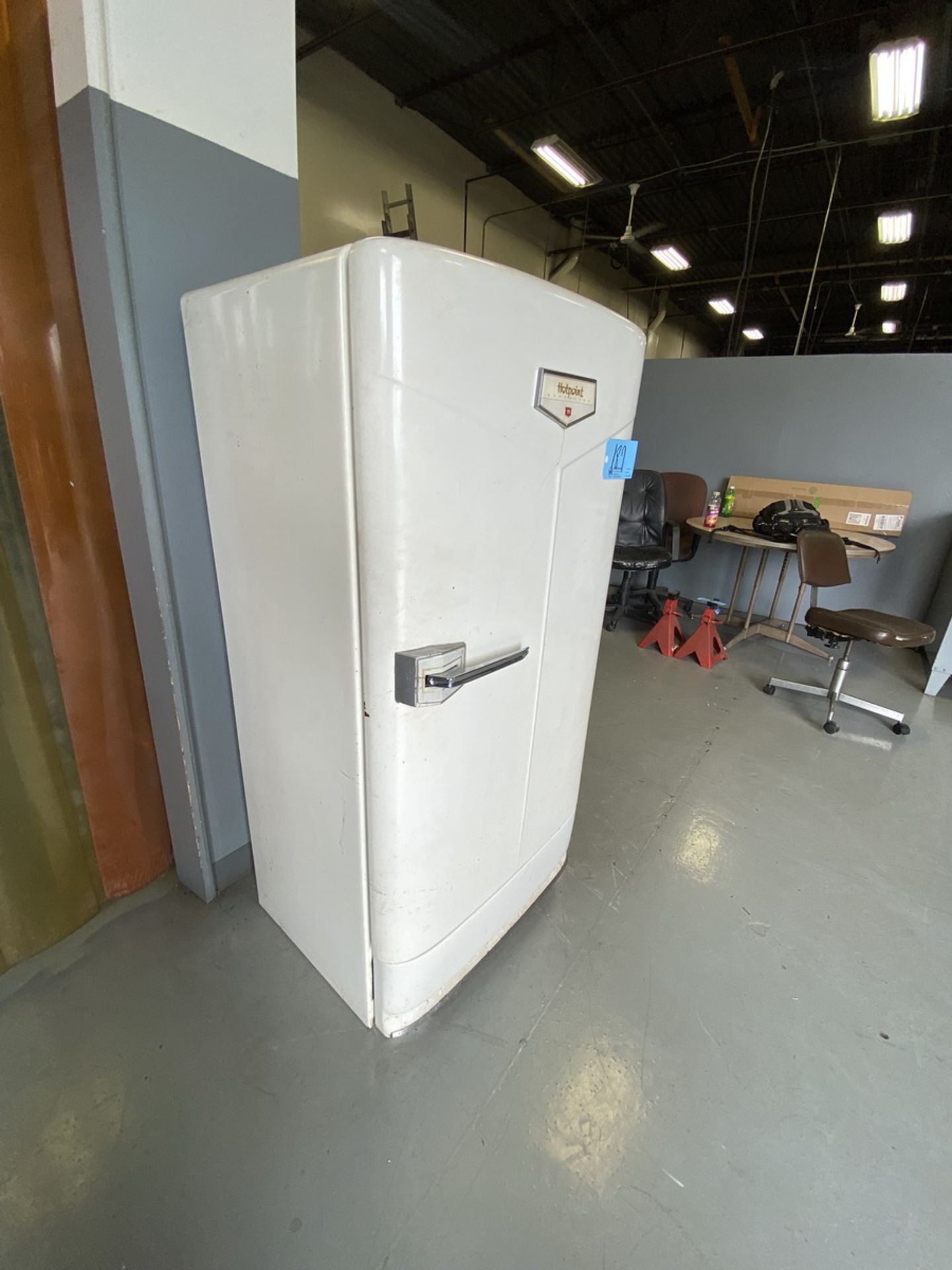Hot Point Single Door Refrigerator (Currently Not Cooling) - Image 2 of 4