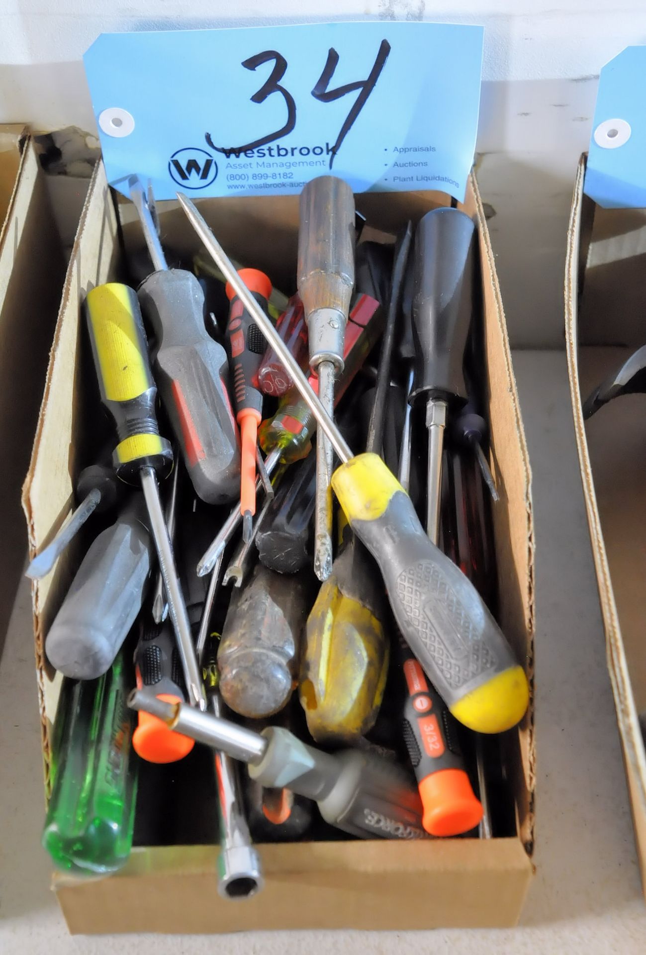 Lot-Screwdrivers in (1) Box