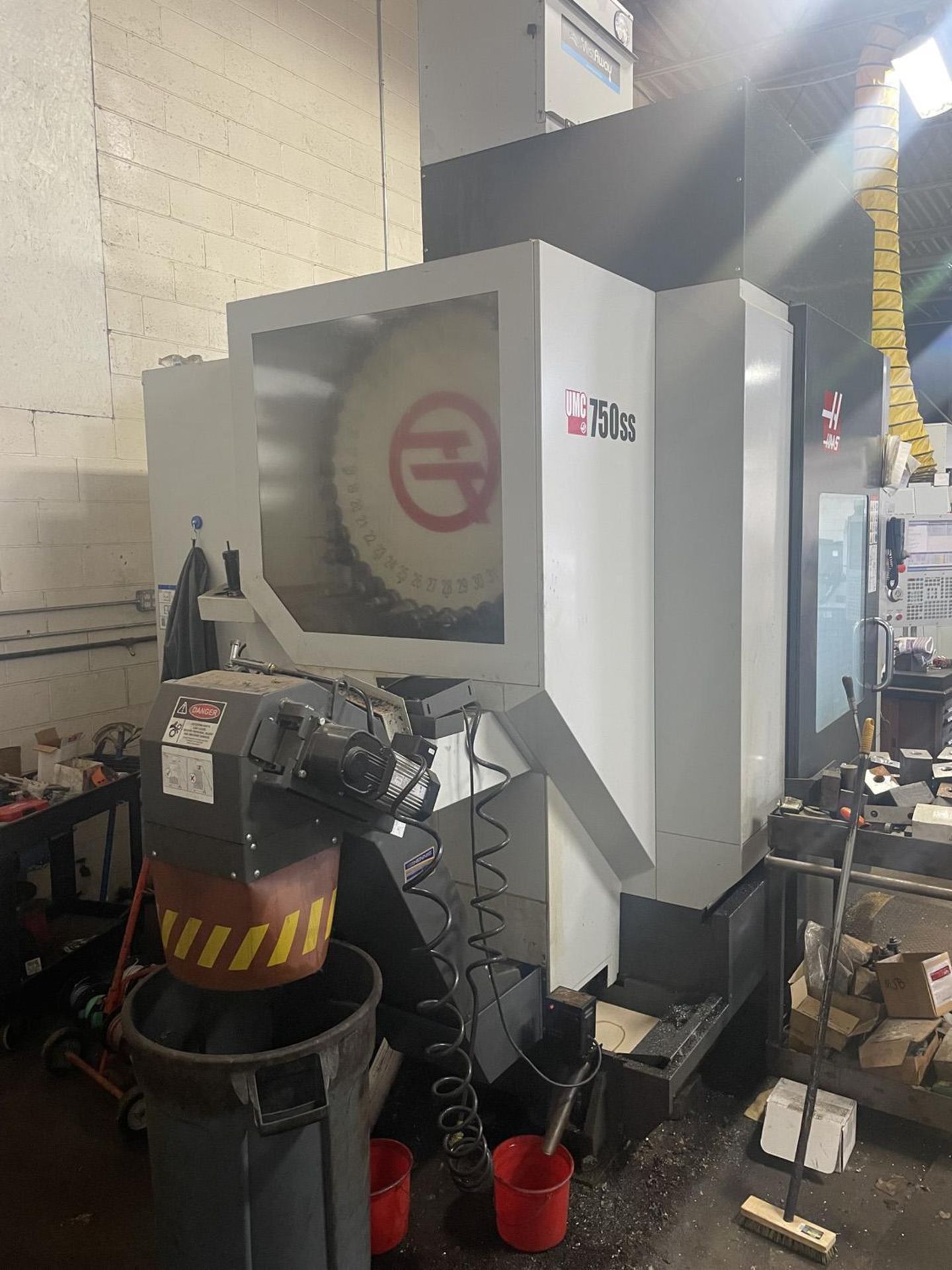 Haas UMC-750 SS 5-Axis CNC VMC Machining Center (2019) - Image 3 of 9