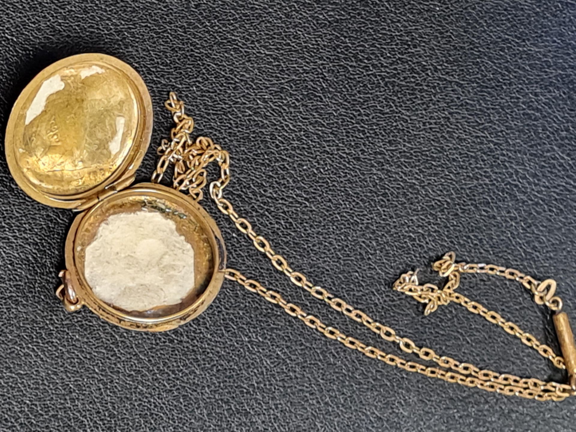 Vintage locket & chain