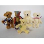 World Of Miniature Bears - Unbranded - 5 x jointed bears ranging from 8 - 11 cm tall,