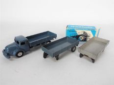 Marklin - A Krupp open back lorry with two trailers, # 8009, # 8012.