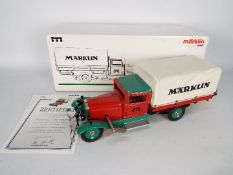 Marklin - A limited edition 1:16 scale clockwork vintage style tinplate truck with working head