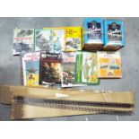 Graham Farish, Other - Two boxes containing over 30 pieces of Graham Farish OO gauge Formoway track,