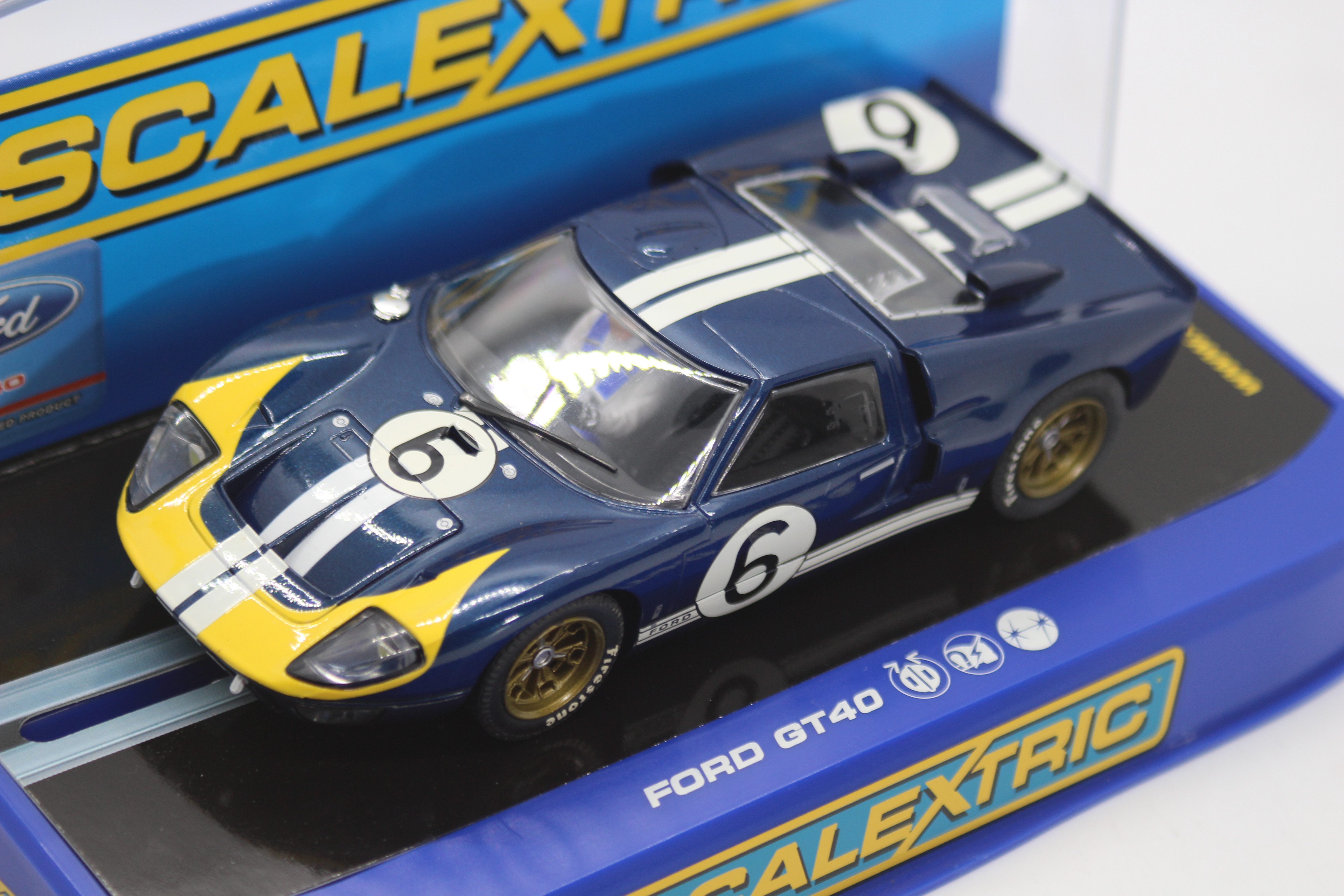 Scalextric - A boxed Scalextric C3097 Ford GT40 Mk11 1966 'Andretti/Bianchi' RN6 1:32 scale slot - Image 2 of 2