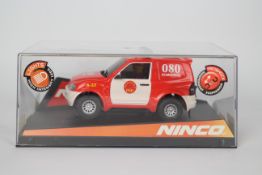 Ninco - A boxed Mitsubishi Pajero in Bomberos livery # 50307.